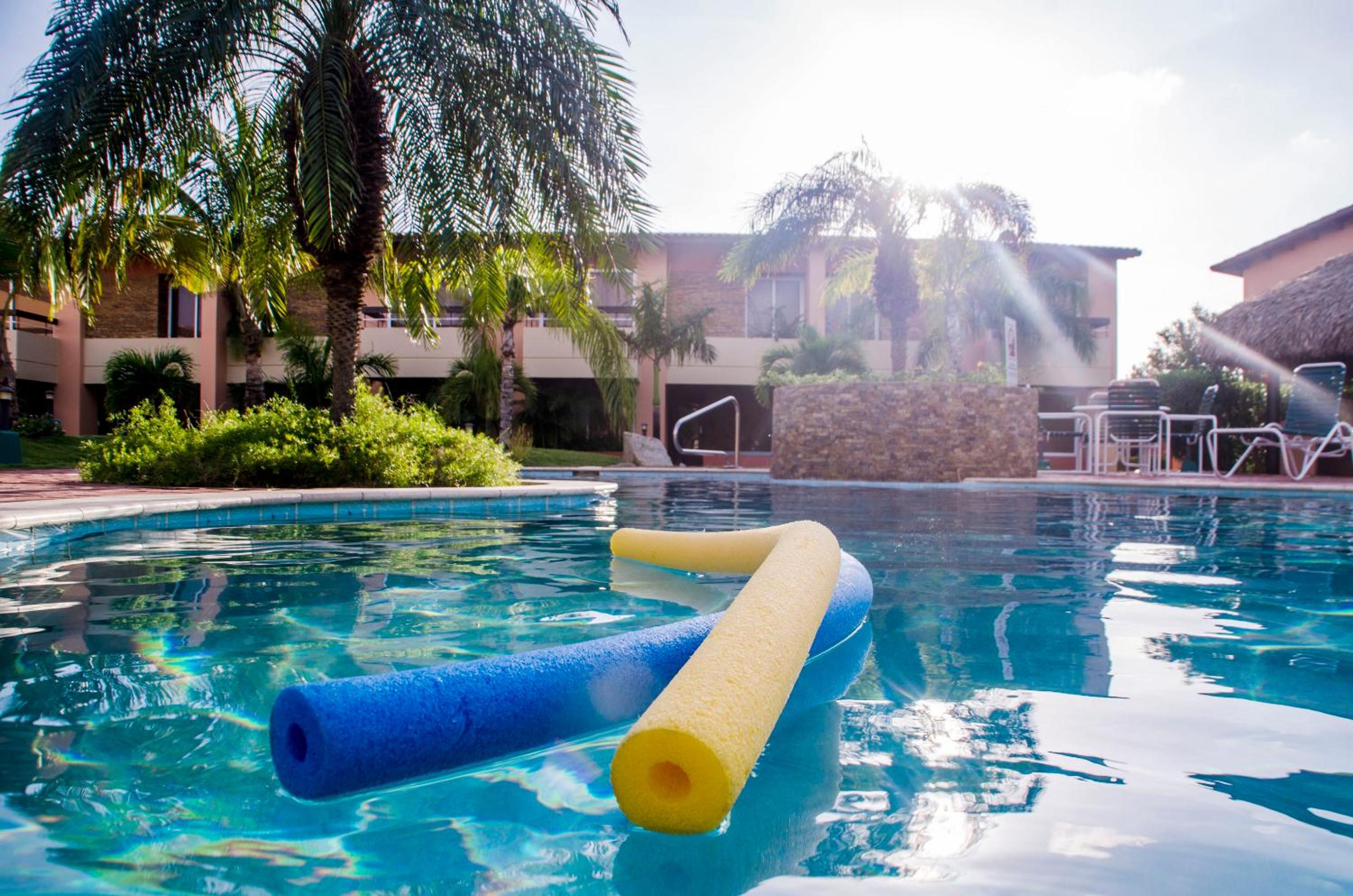 Family-Flexication-Friendly Villa, few steps from Eagle Beach