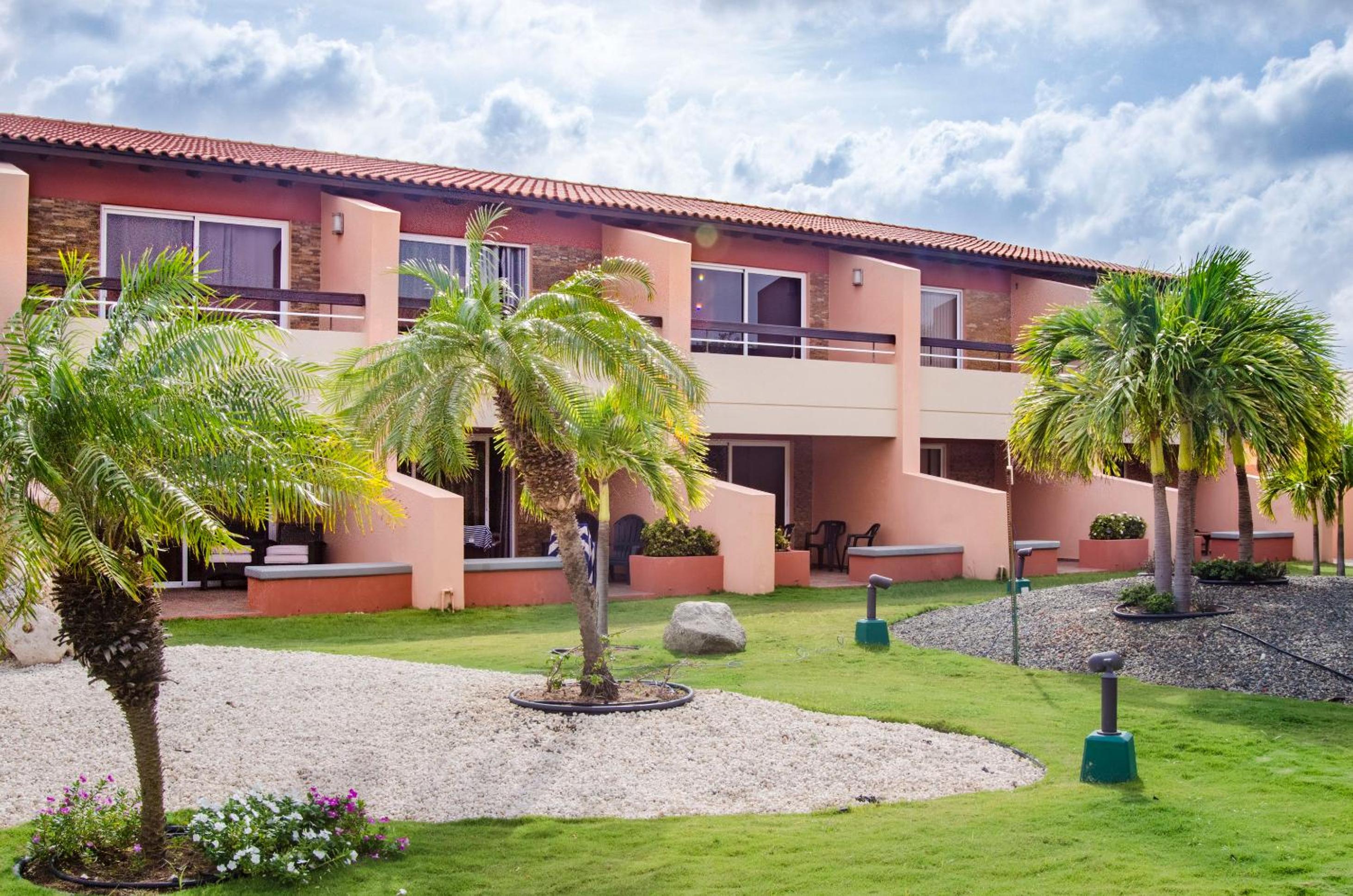 Family-Flexication-Friendly Villa, few steps from Eagle Beach