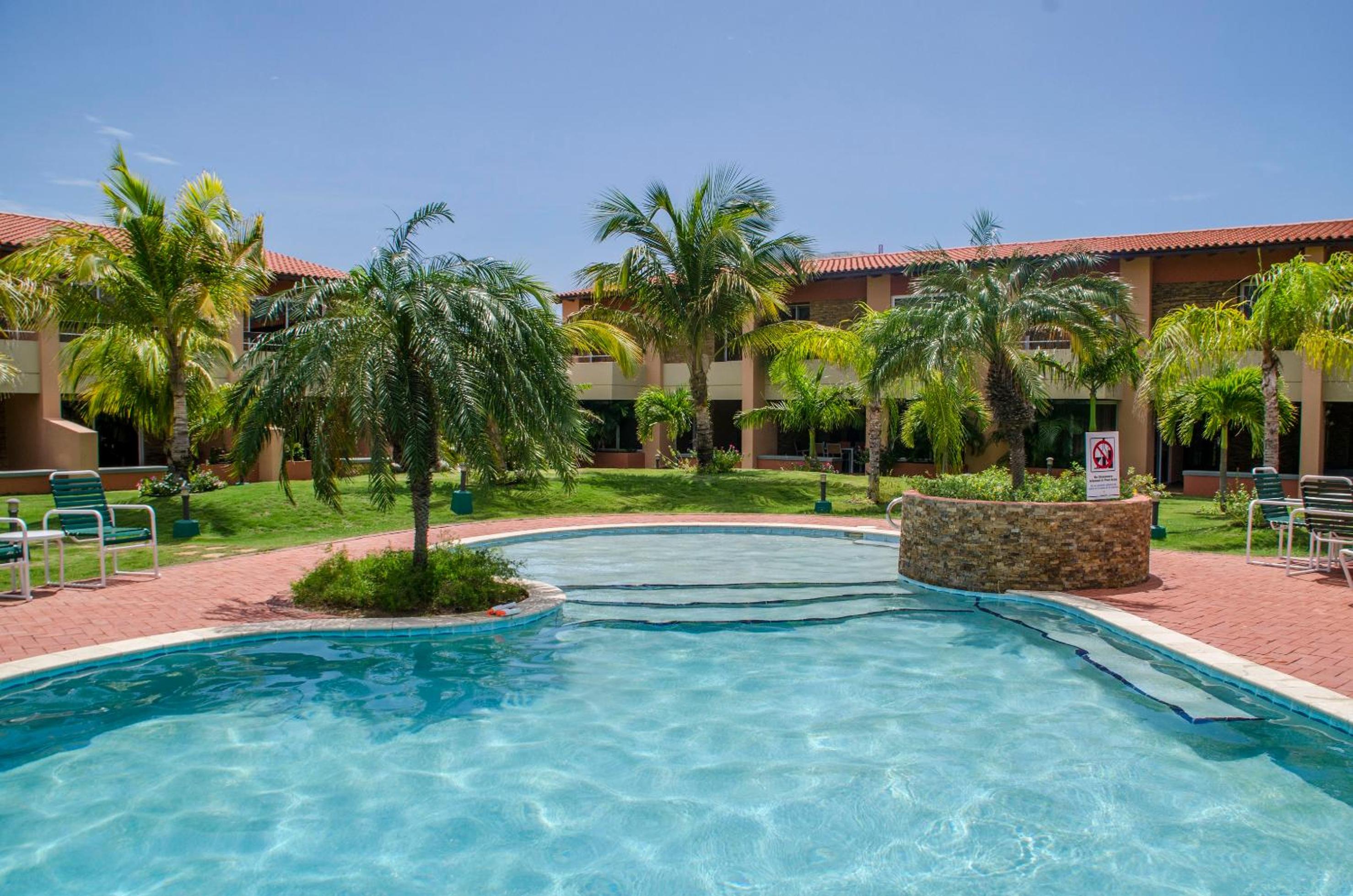 Family-Flexication-Friendly Villa, few steps from Eagle Beach