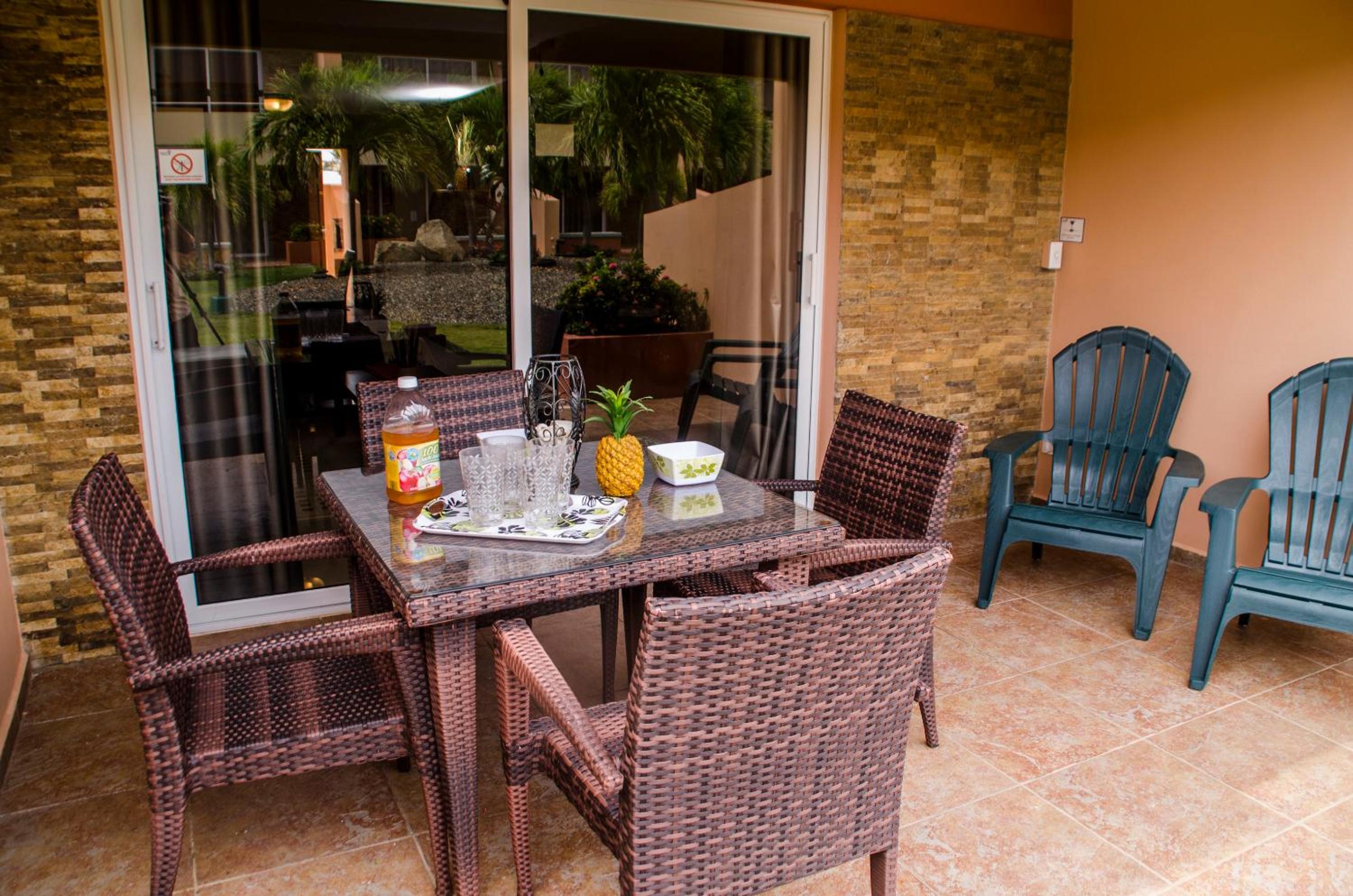 Family-Flexication-Friendly Villa, few steps from Eagle Beach