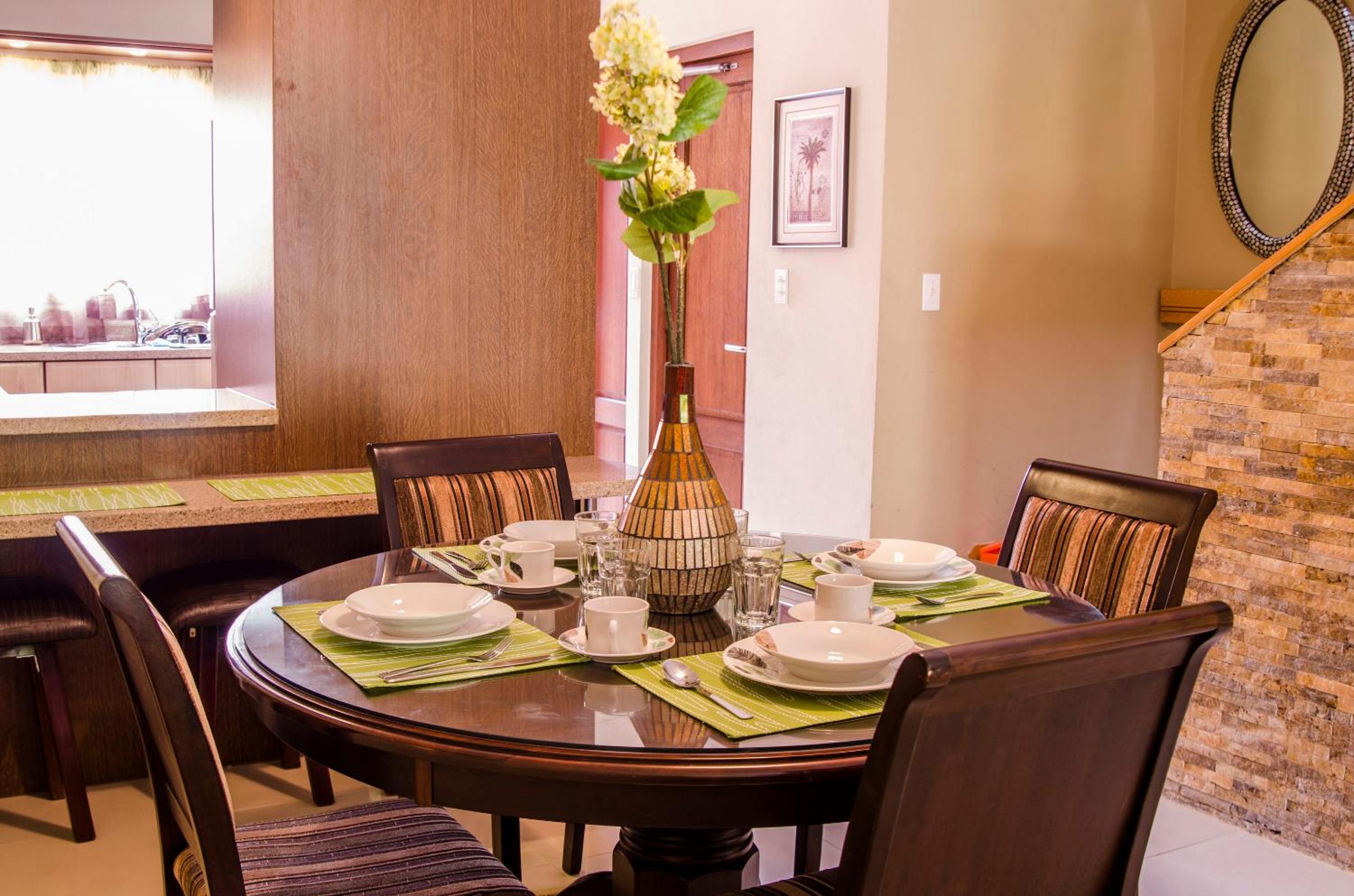 Family-Flexication-Friendly Villa, few steps from Eagle Beach