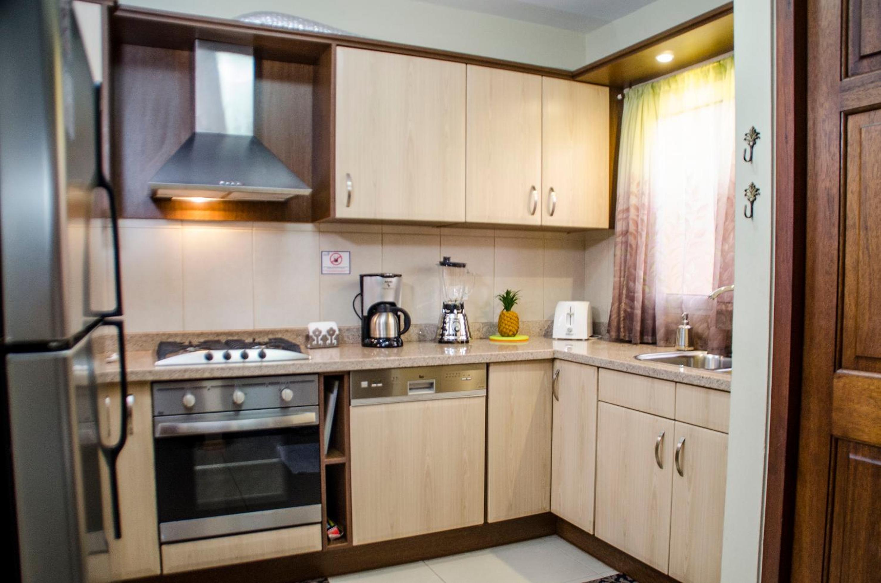 Family-Flexication-Friendly Villa, few steps from Eagle Beach
