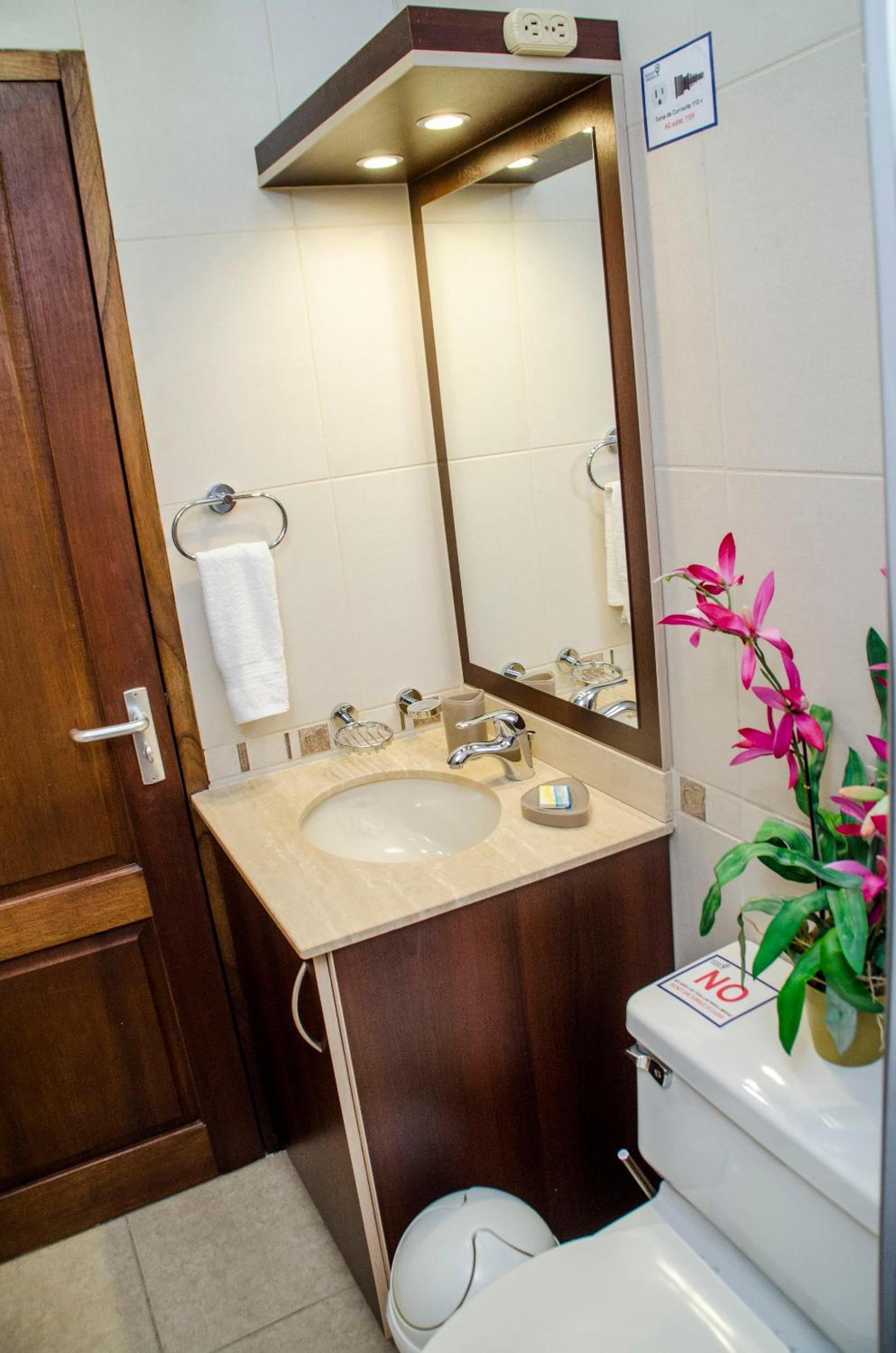 Family-Flexication-Friendly Villa, few steps from Eagle Beach