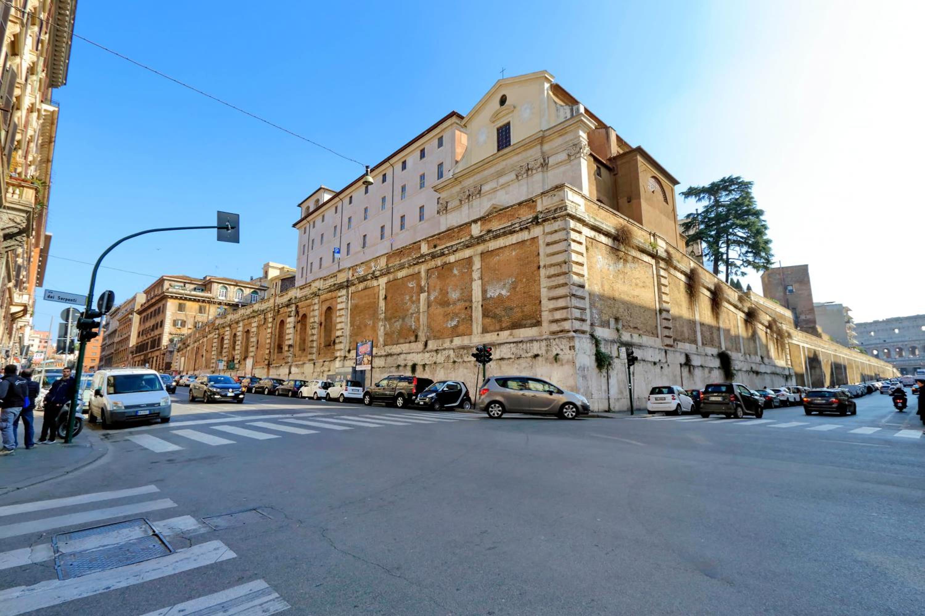 Charming Apartment Antonia 300 mt from Colosseum