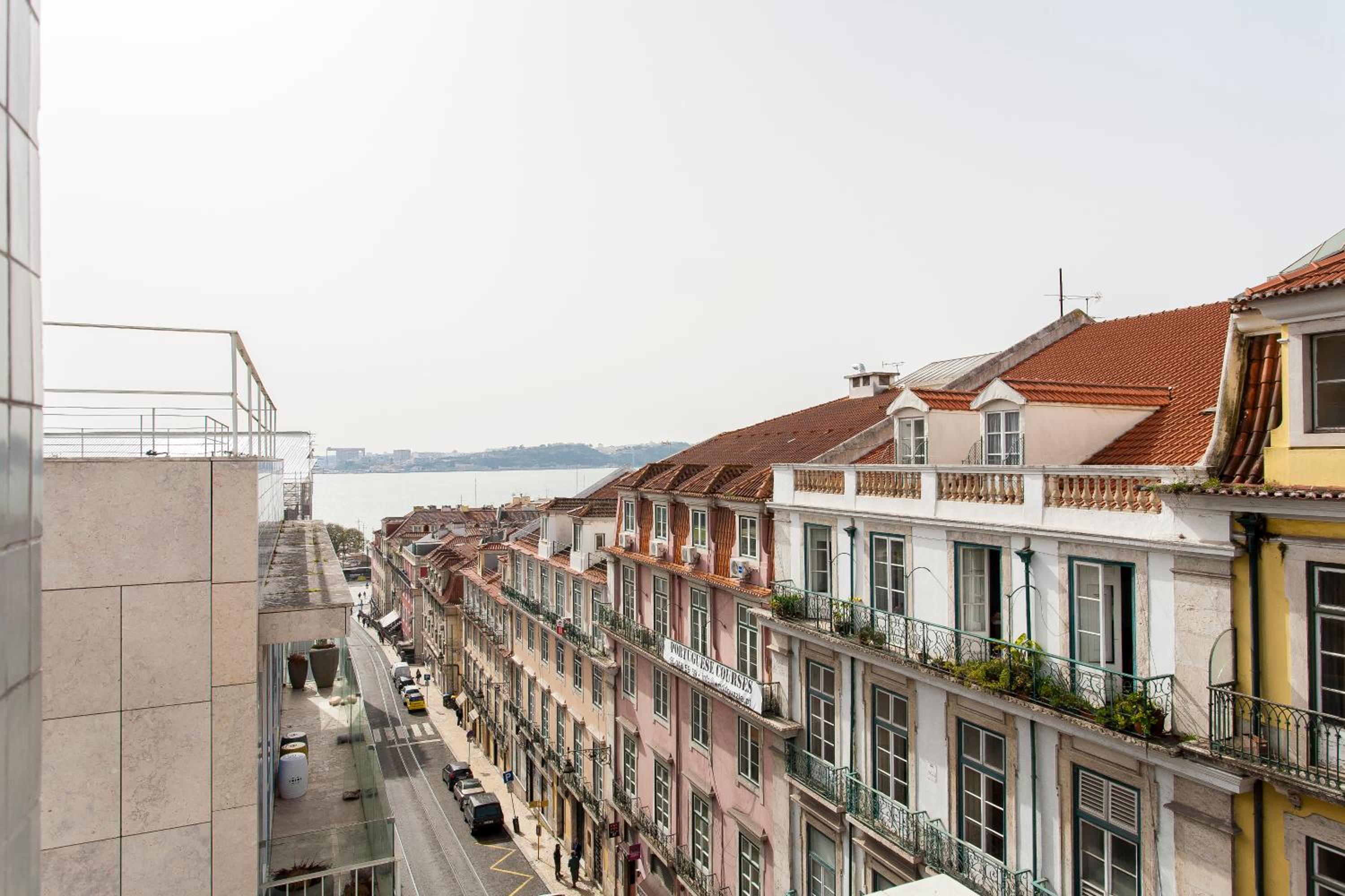 Lisbon Glamorous House view 3