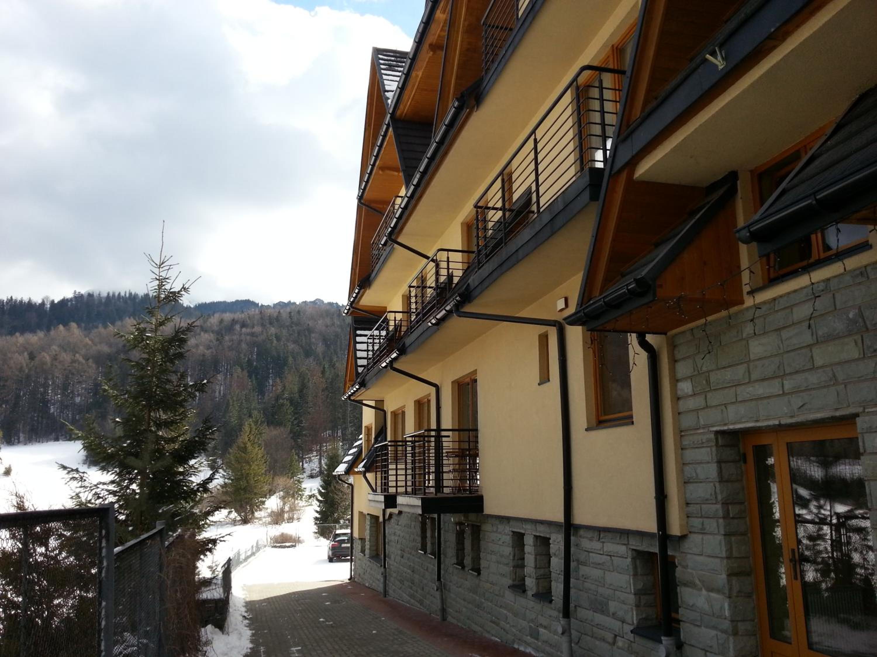Akra view 4
