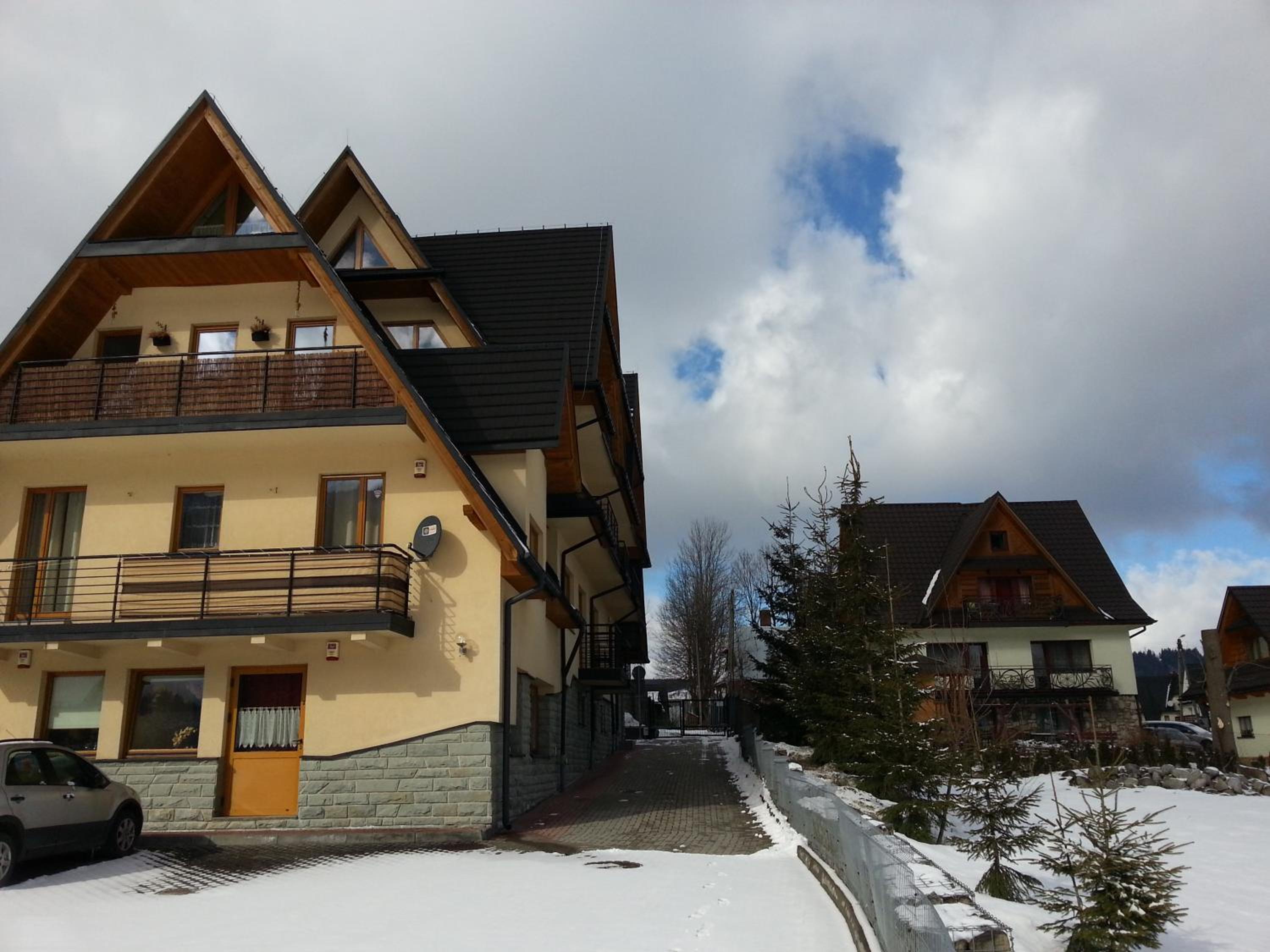 Akra view 3