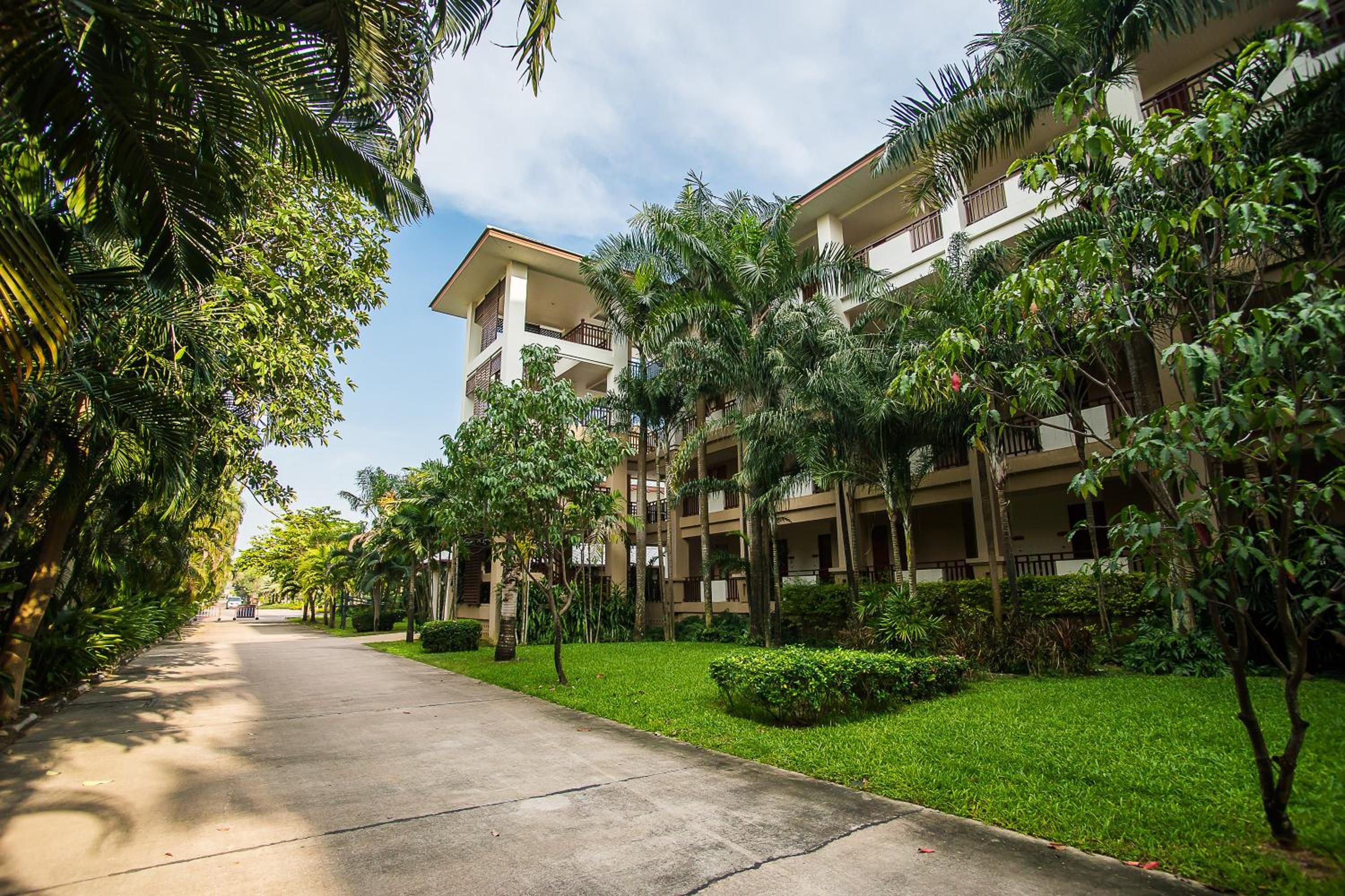 Hotel Ravindra Beach Resort & Spa - SHA Extra Plus - Image 1