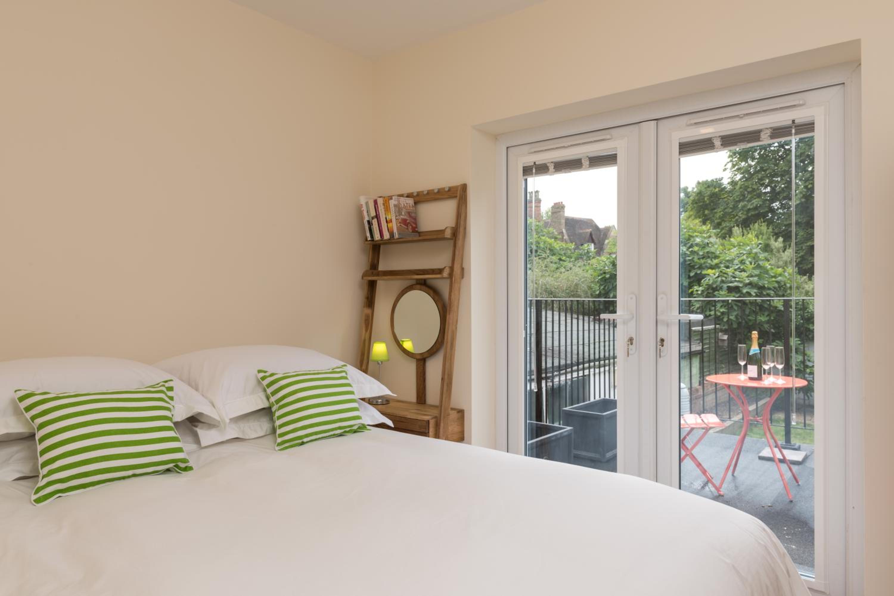 Oxford Vacations - North Parade Avenue - Property Image 4