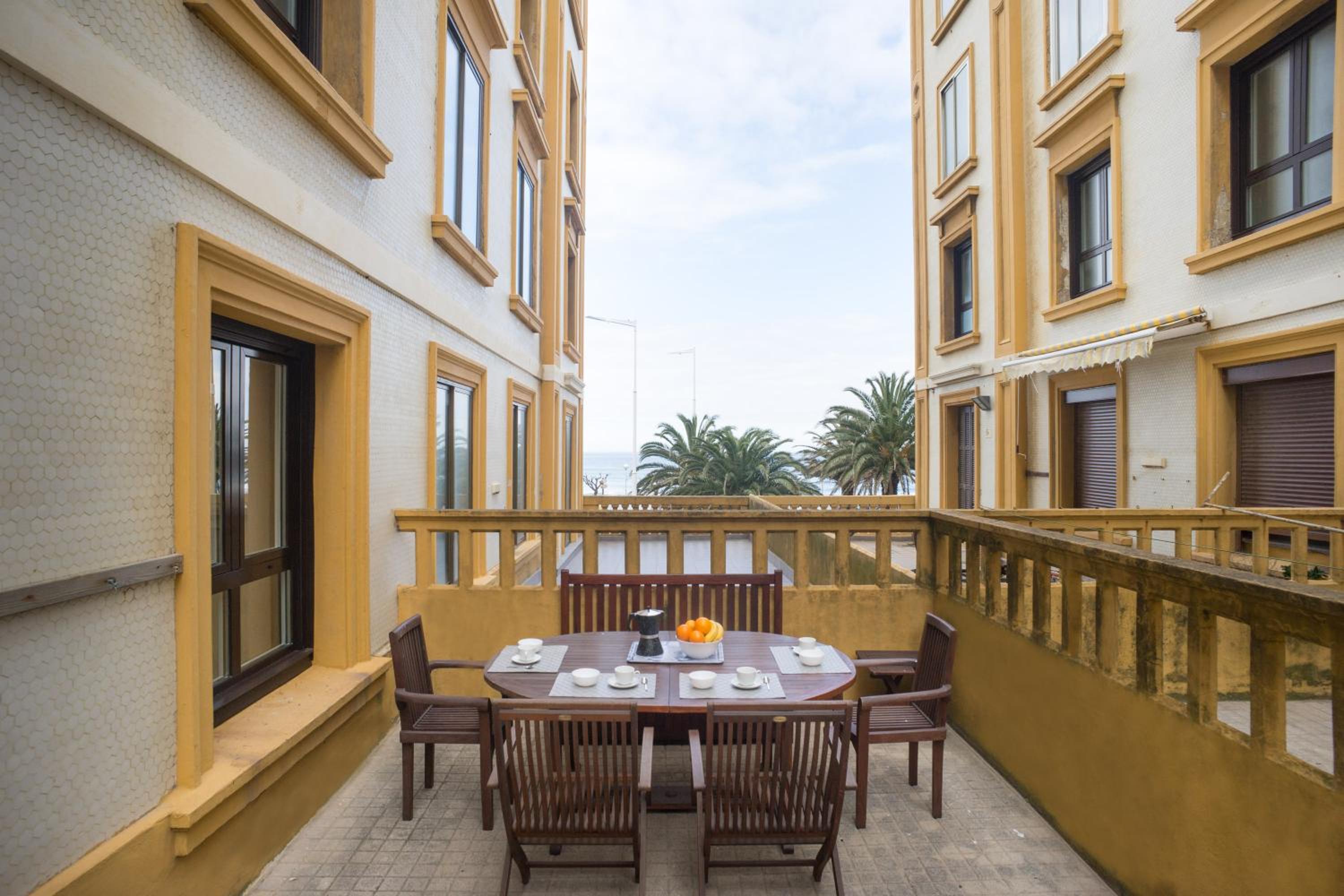 Santa Barbara Terrace - IB Apartments view 4