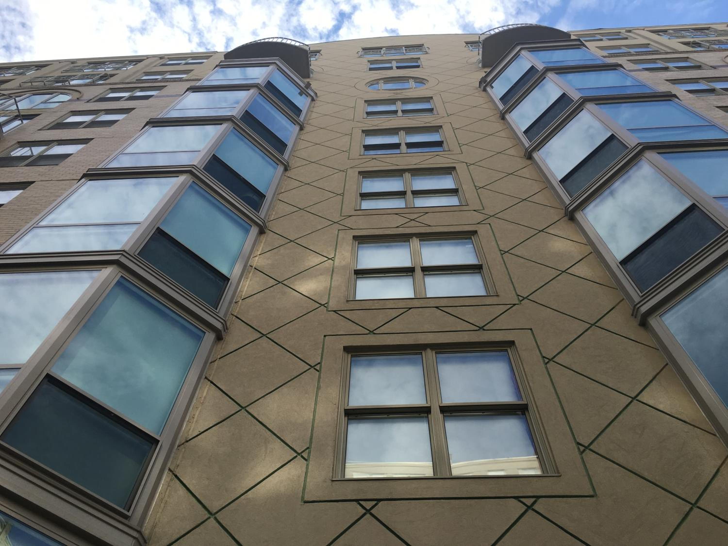 Arlington Fully Furnished Apartments in Crystal City