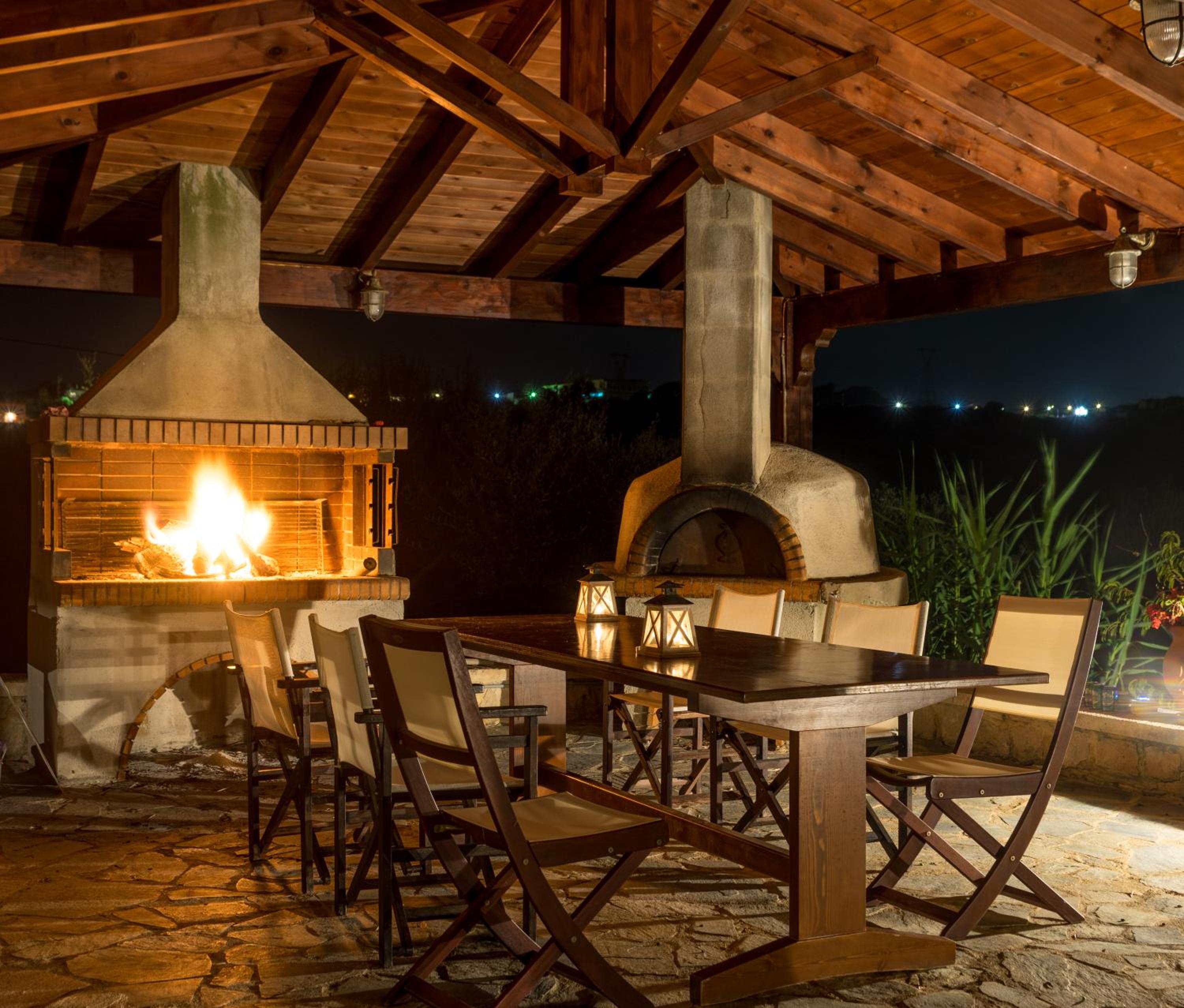 Villa Manoutsio - Traditional Cottage Among Olive Trees 500m from Sandy Beach