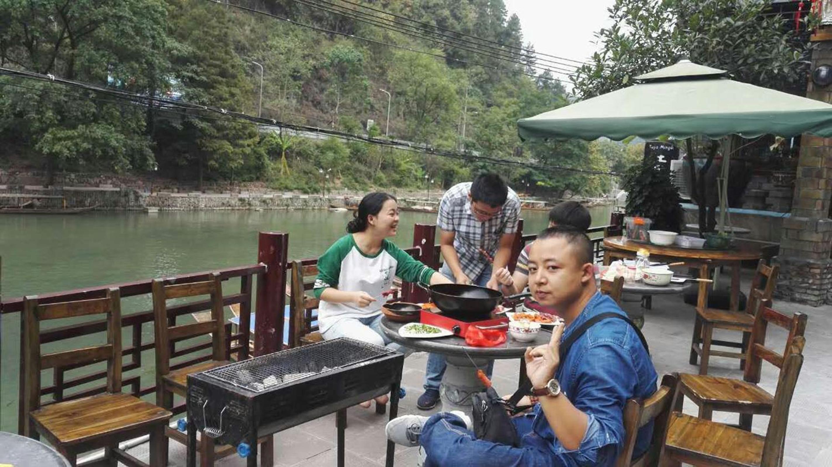 Fenghuang Tujia Ethnic Minority River View Hotel
