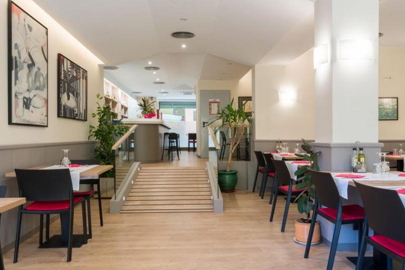 Hostal La Vila view 5