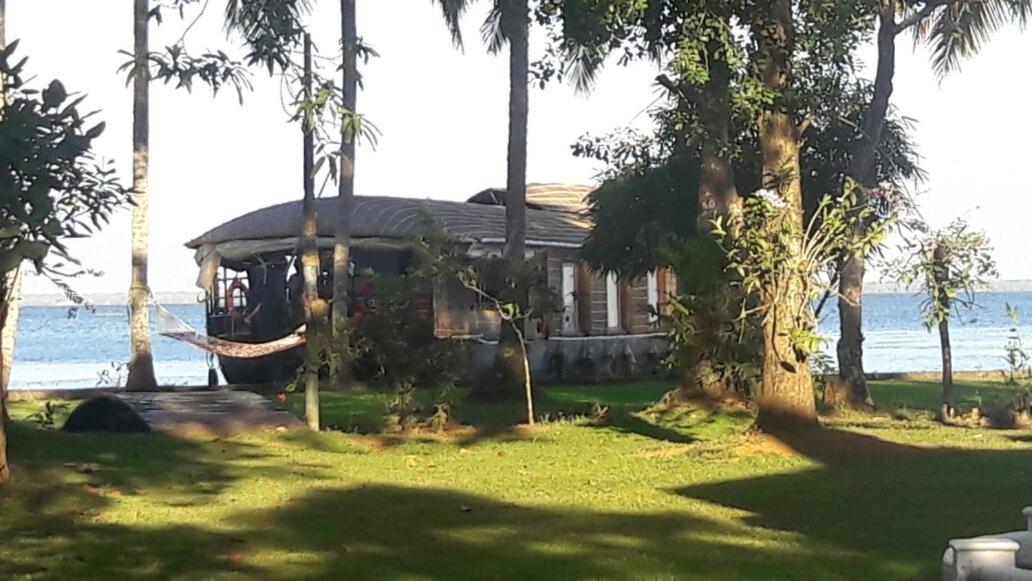 Vembanad House Boutique Back Water Retreat