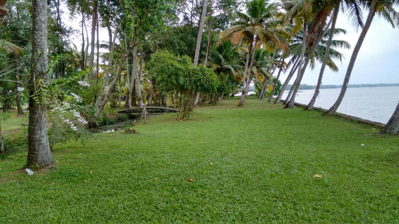 Vembanad House Boutique Back Water Retreat