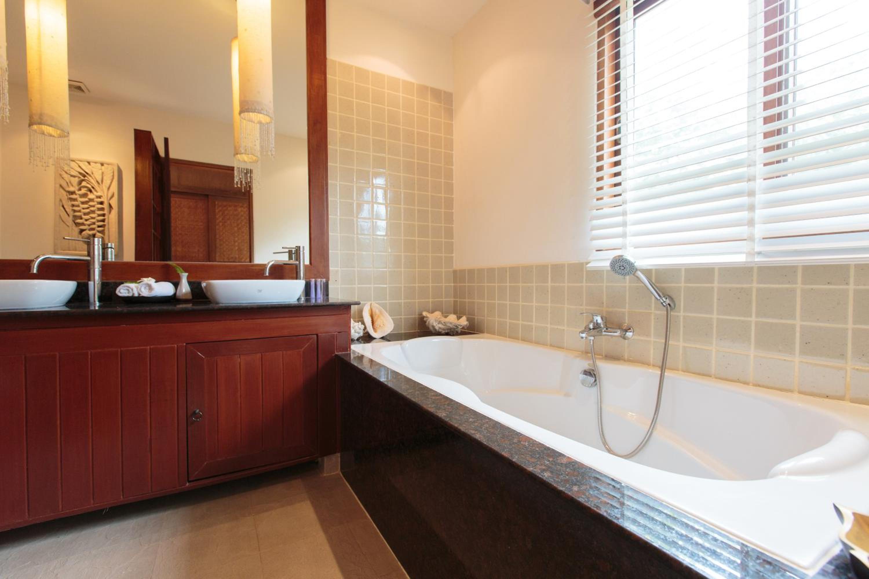 Baan Fah Sai 4BR Private Pool Near Bang Kao Beach