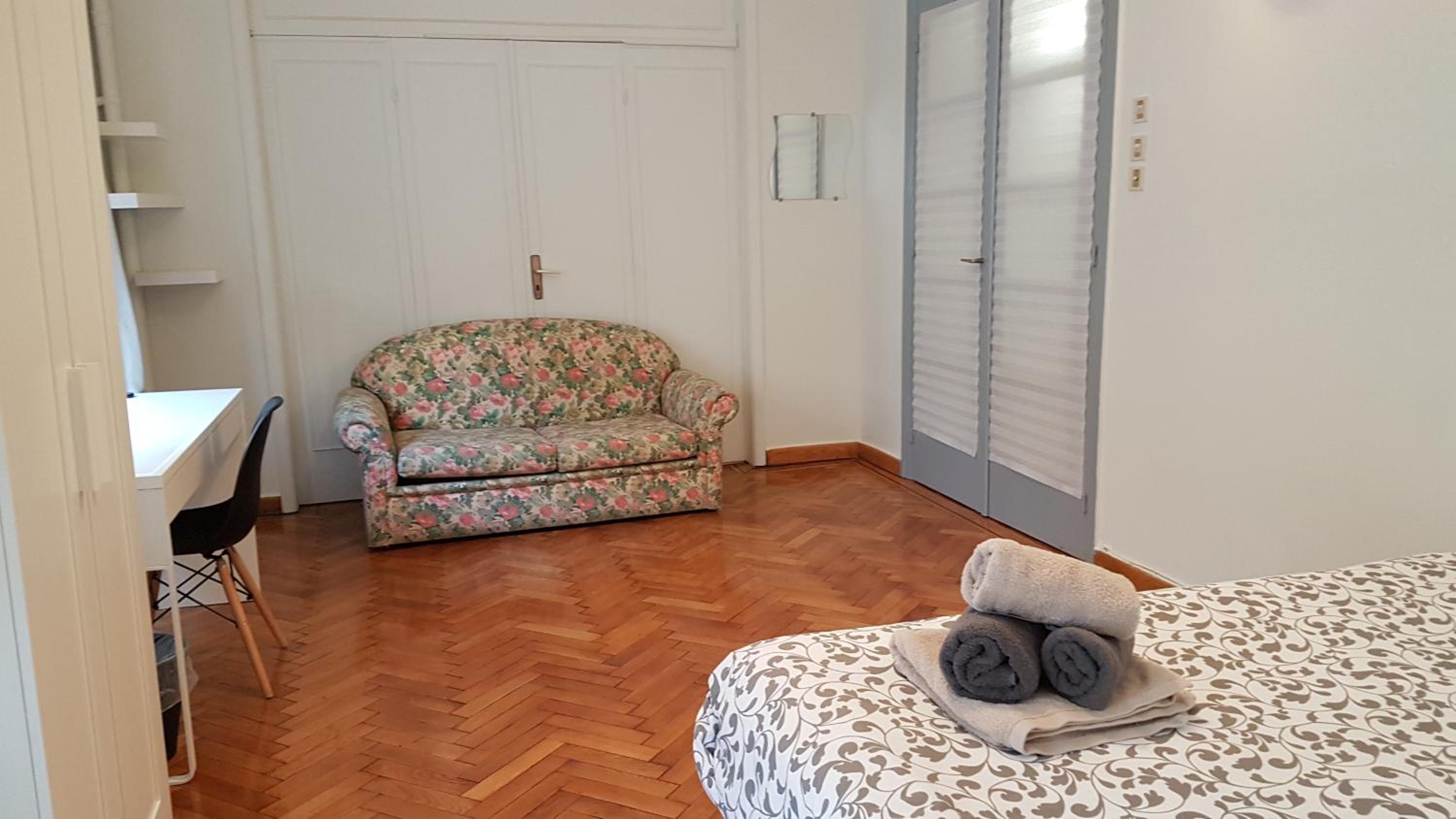 Errathens Pine Red and Taupe - Athens Center