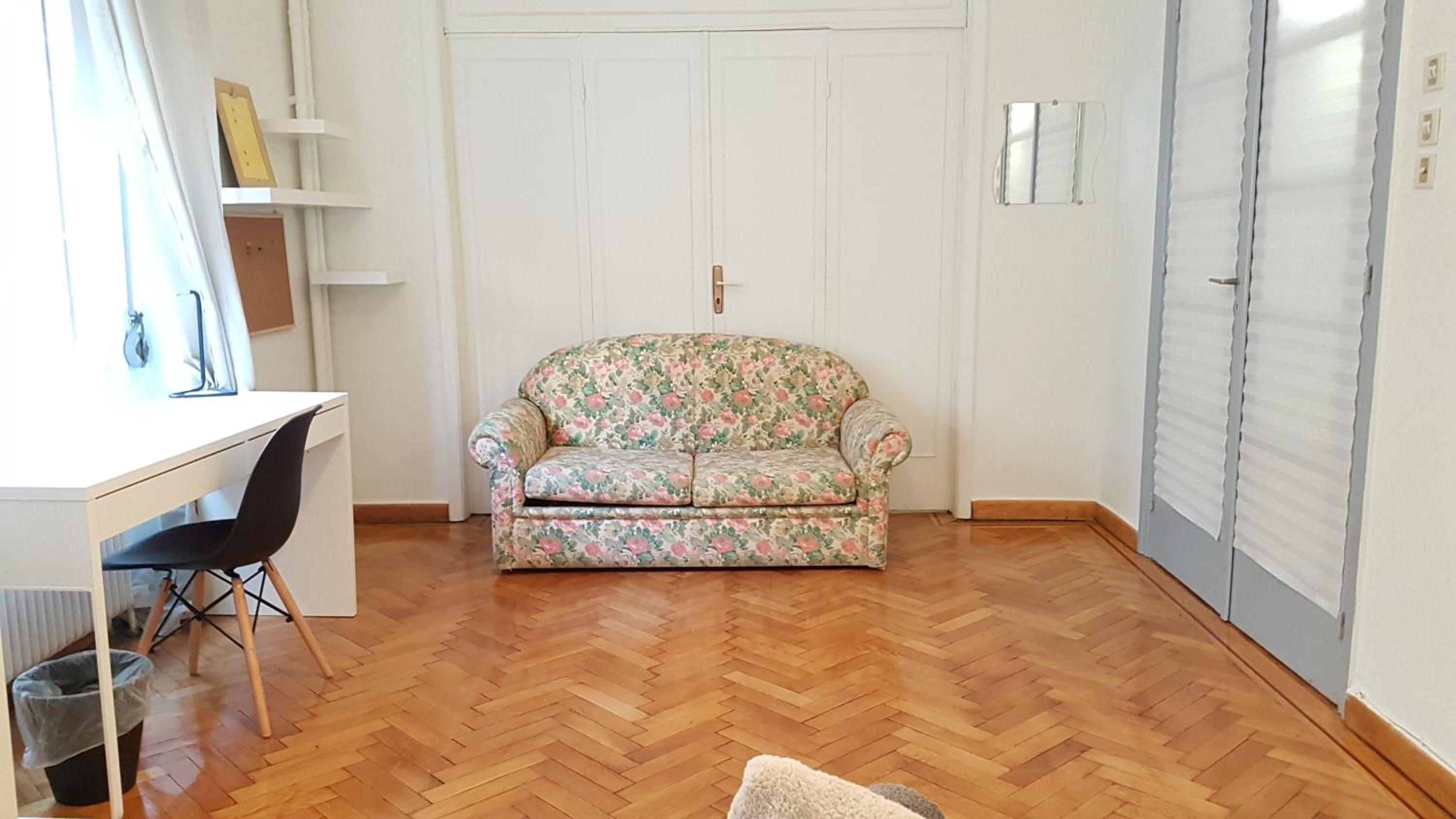 Errathens Pine Red and Taupe - Athens Center