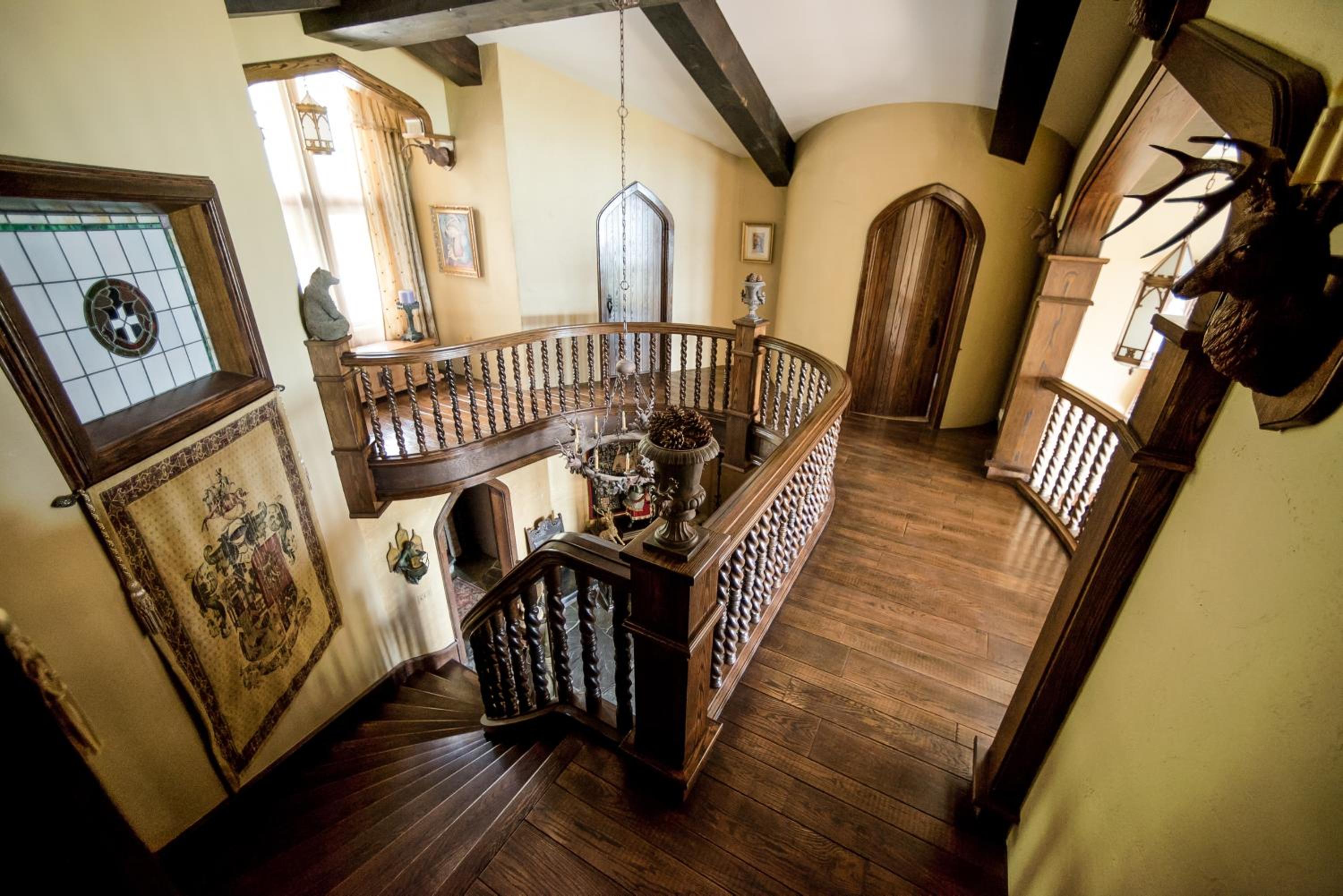 HIGHLANDS CASTLE overlooking Lake George plus 2 other CASTLES & SUITES
