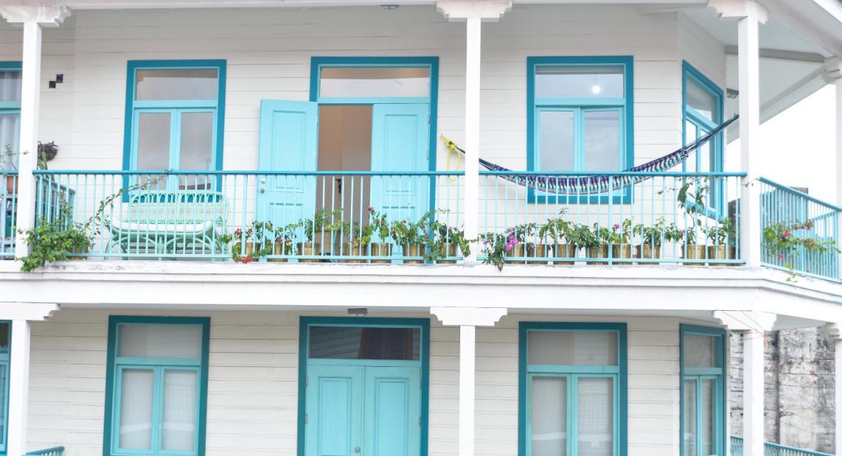 Bocas Style in Casco Viejo view 3
