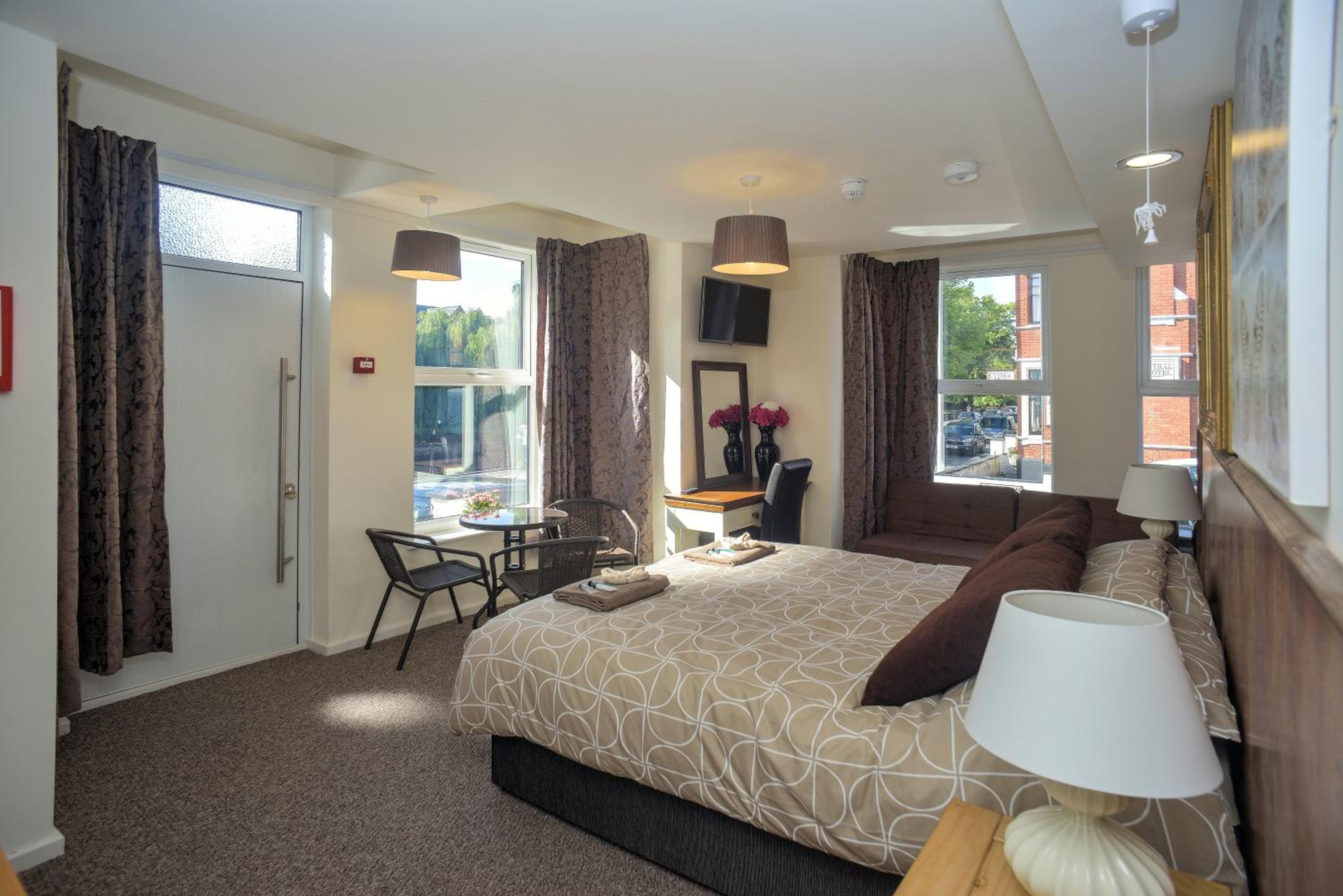 Riverside Hotel