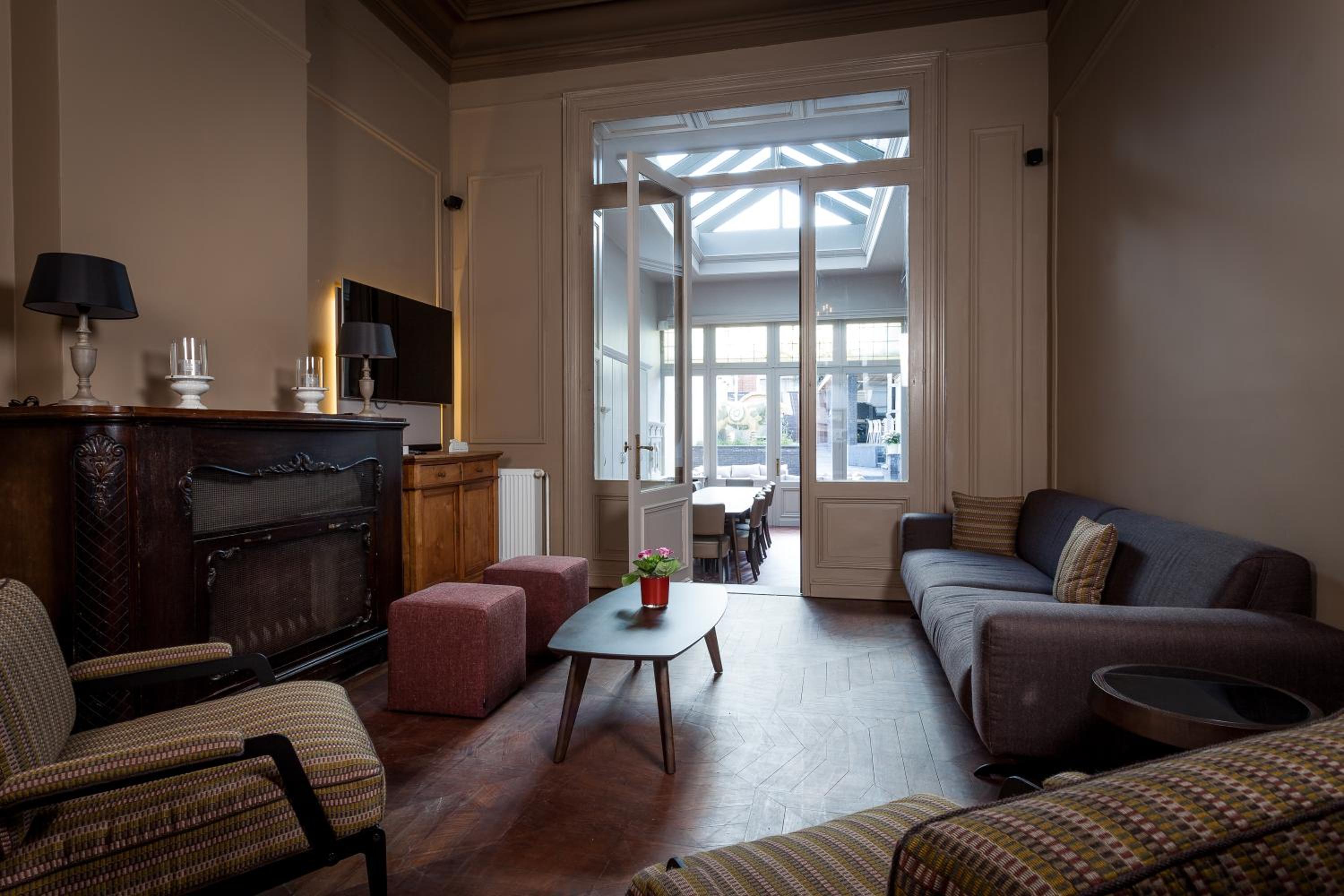Luxueus vakantiehuis in hartje Ronse met 7 slaapkamers & badkamers