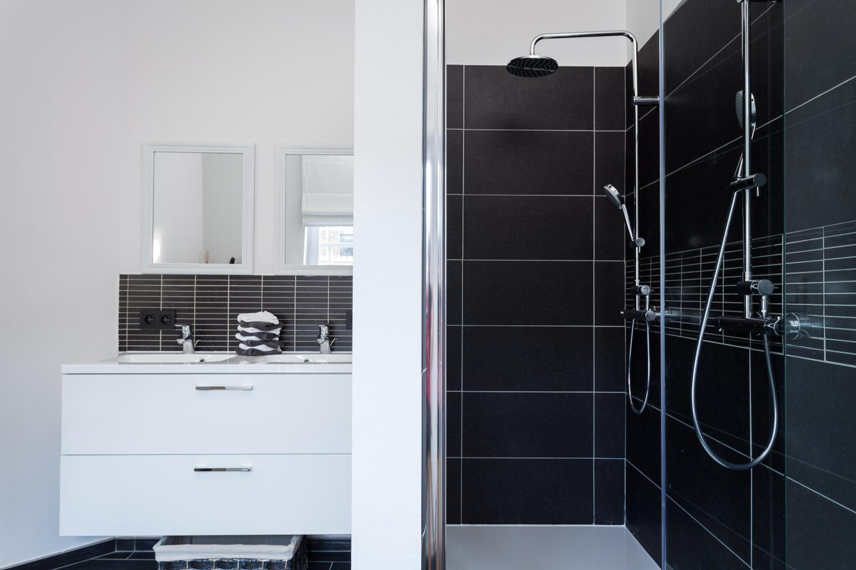 Luxueus vakantiehuis in hartje Ronse met 7 slaapkamers & badkamers