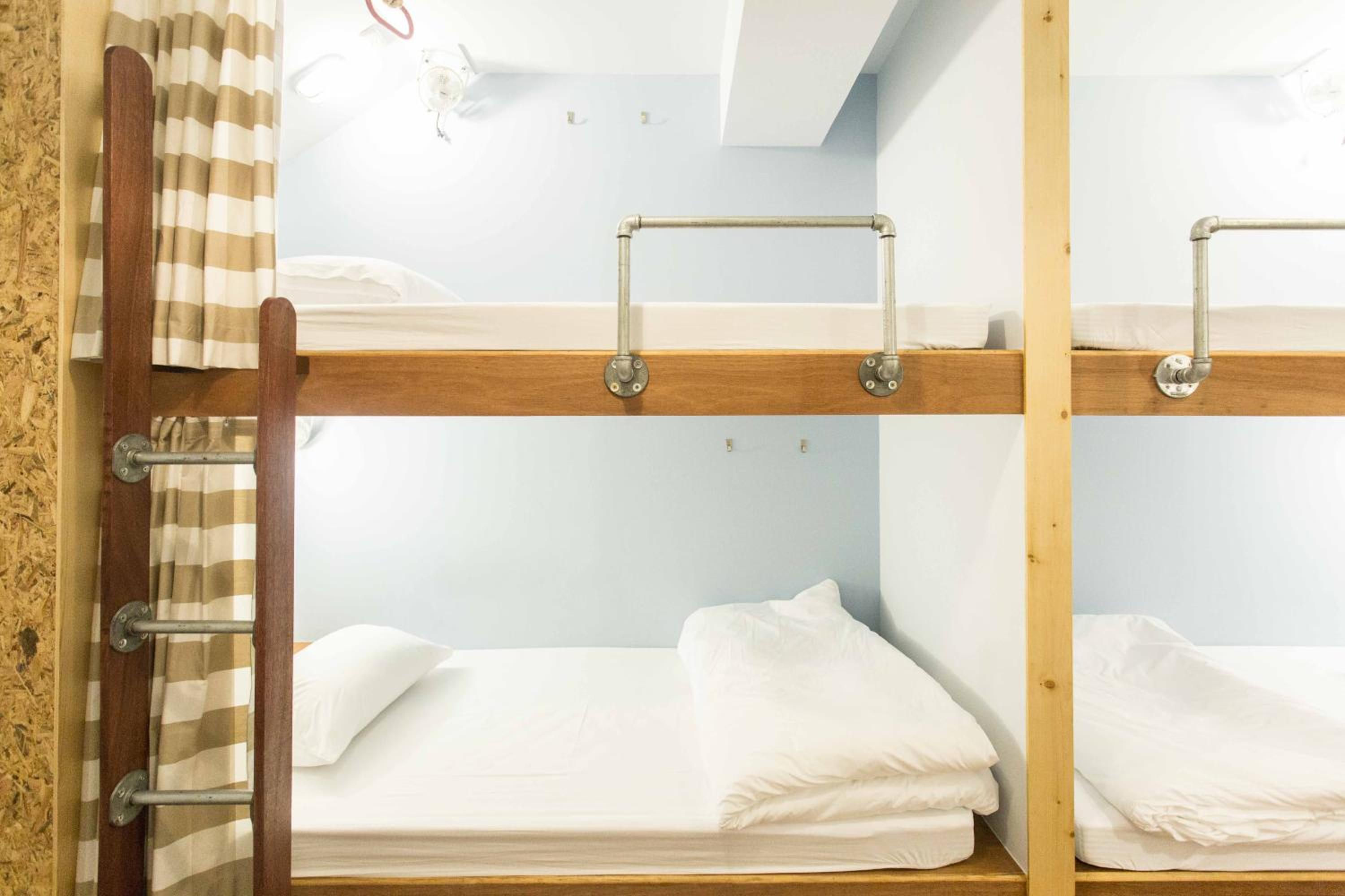 Barn & Bed Hostel at BTS Phrom Phong