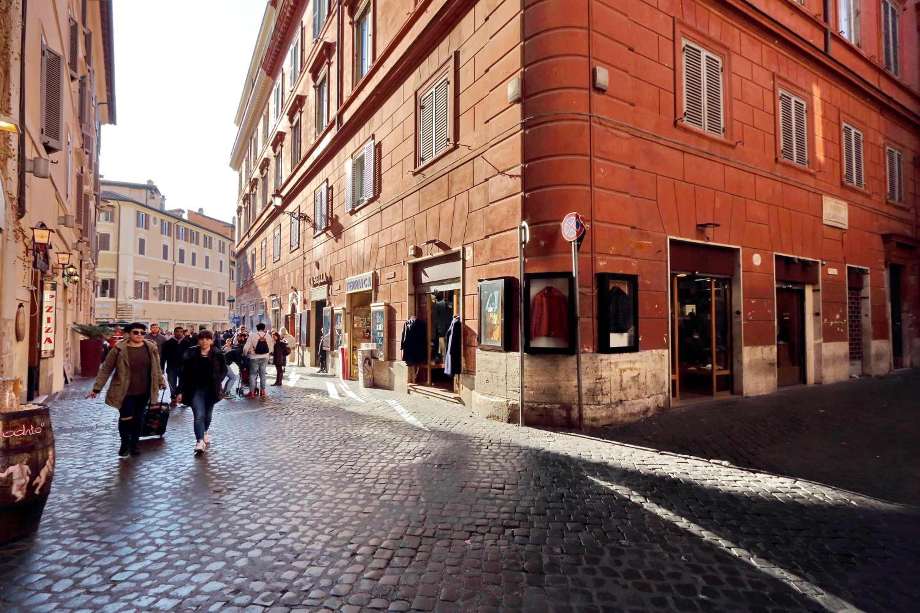 Luxury Apartment Sabina 50 mt from Trevi Fountain