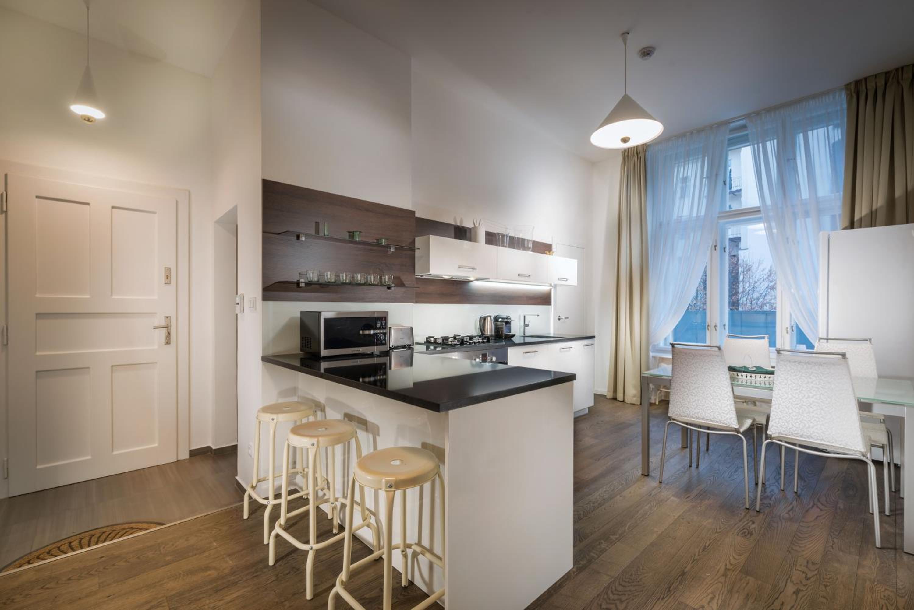 Luxury Modern Designed Oldtown Apartment