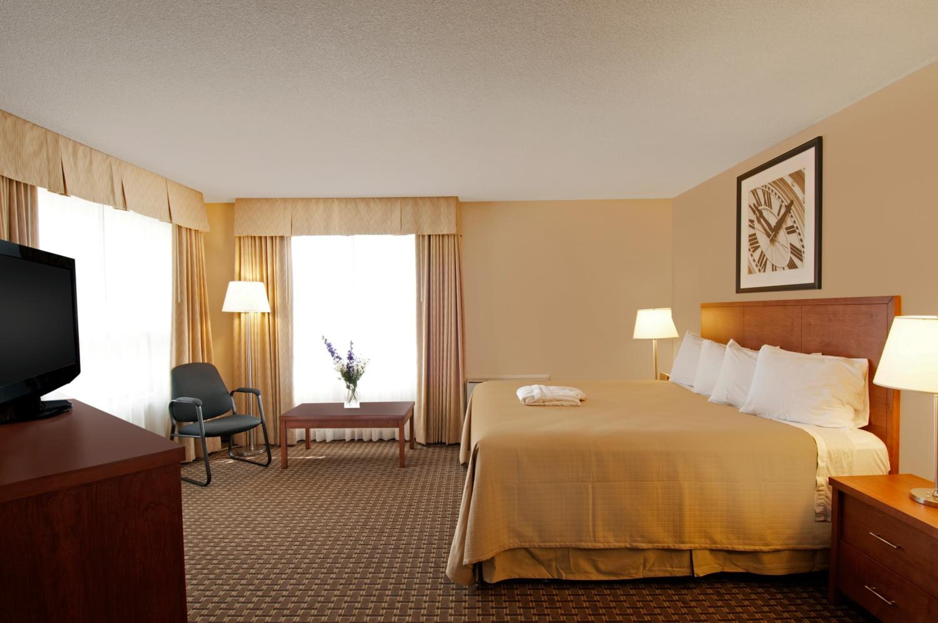 North Bay Vacations - Quality Inn - Property Image 9