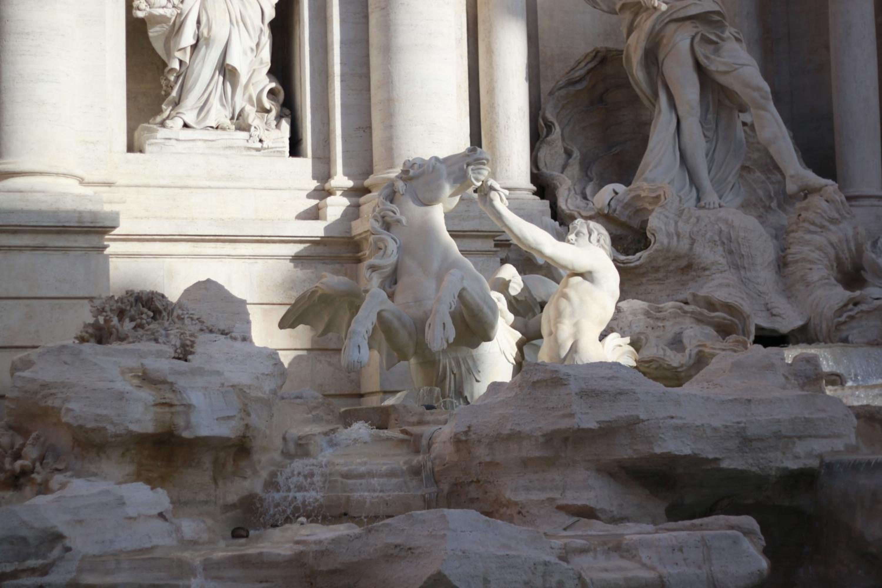 Apartment Near Trevi Fountain