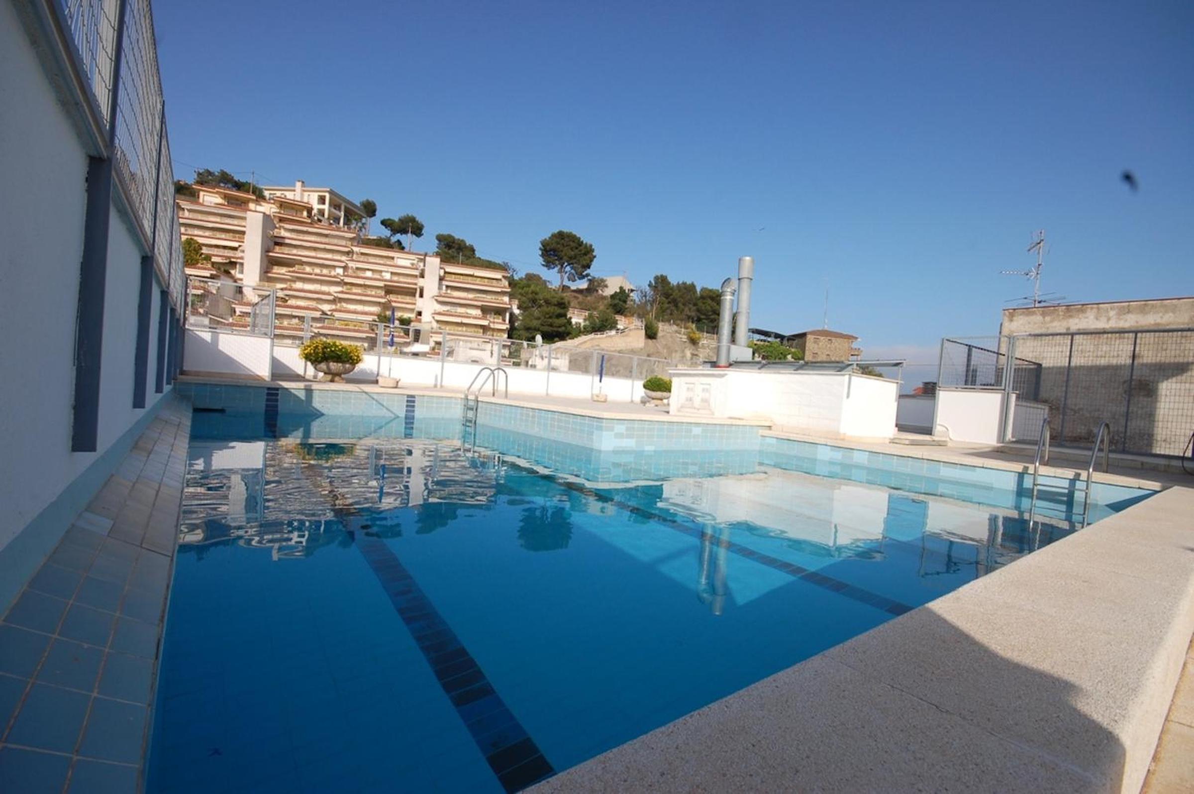 Hotel Lets Holidays APARTMENT POOL TERRACE TOSSA DE MAR - Image 1