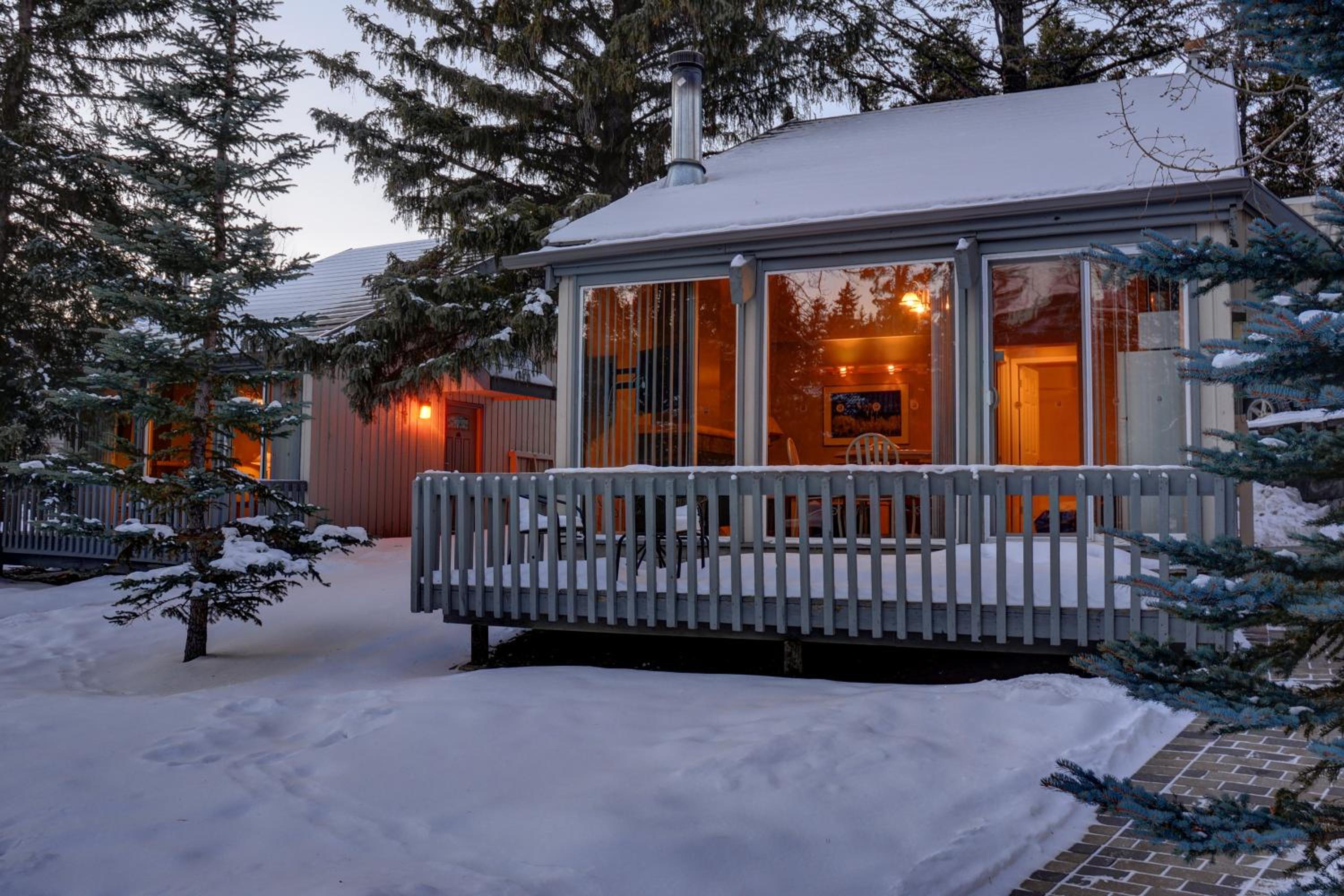 Tunnel Mountain Resort