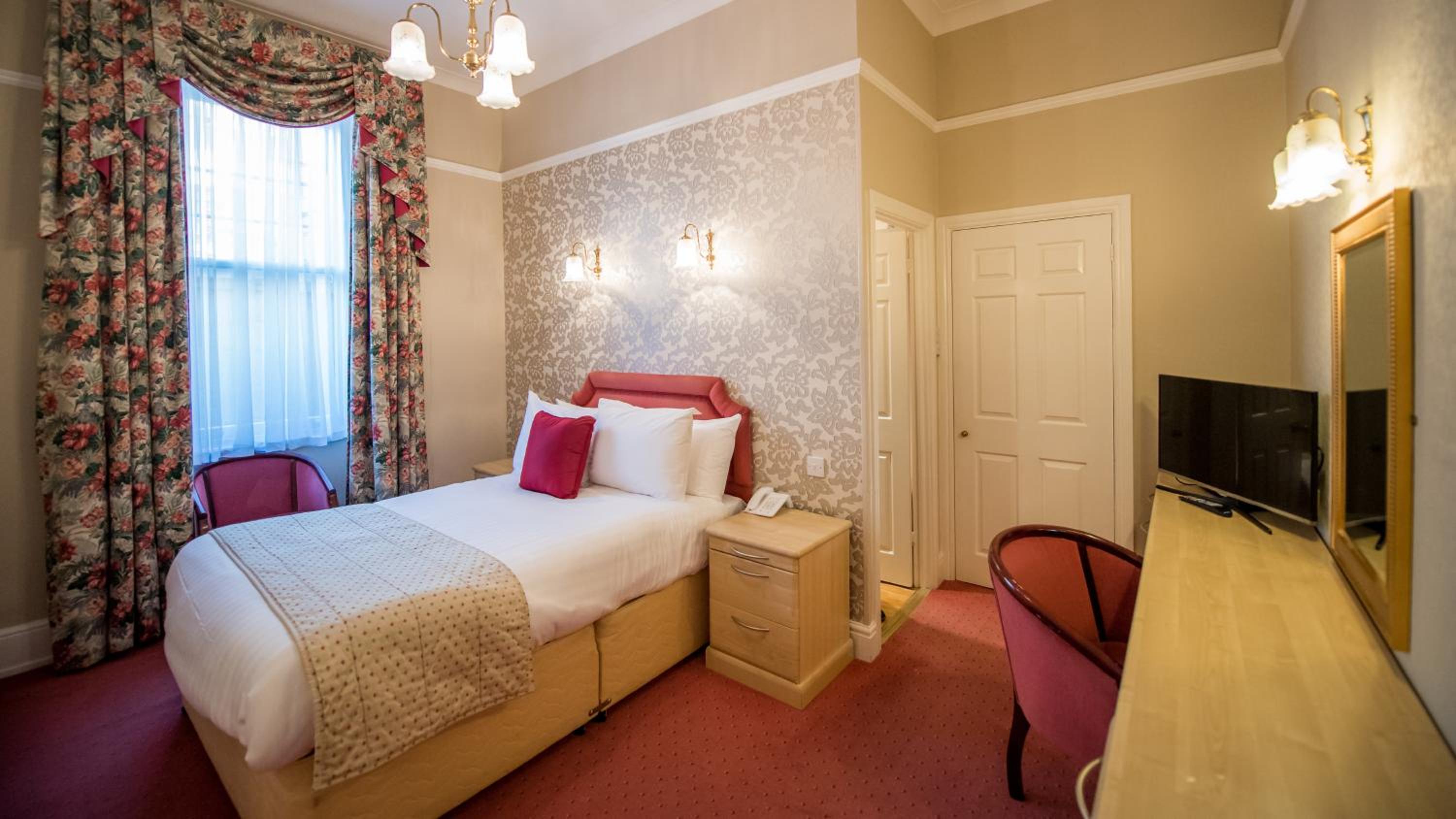 Bideford Vacations - The Royal Hotel - Property Image 7