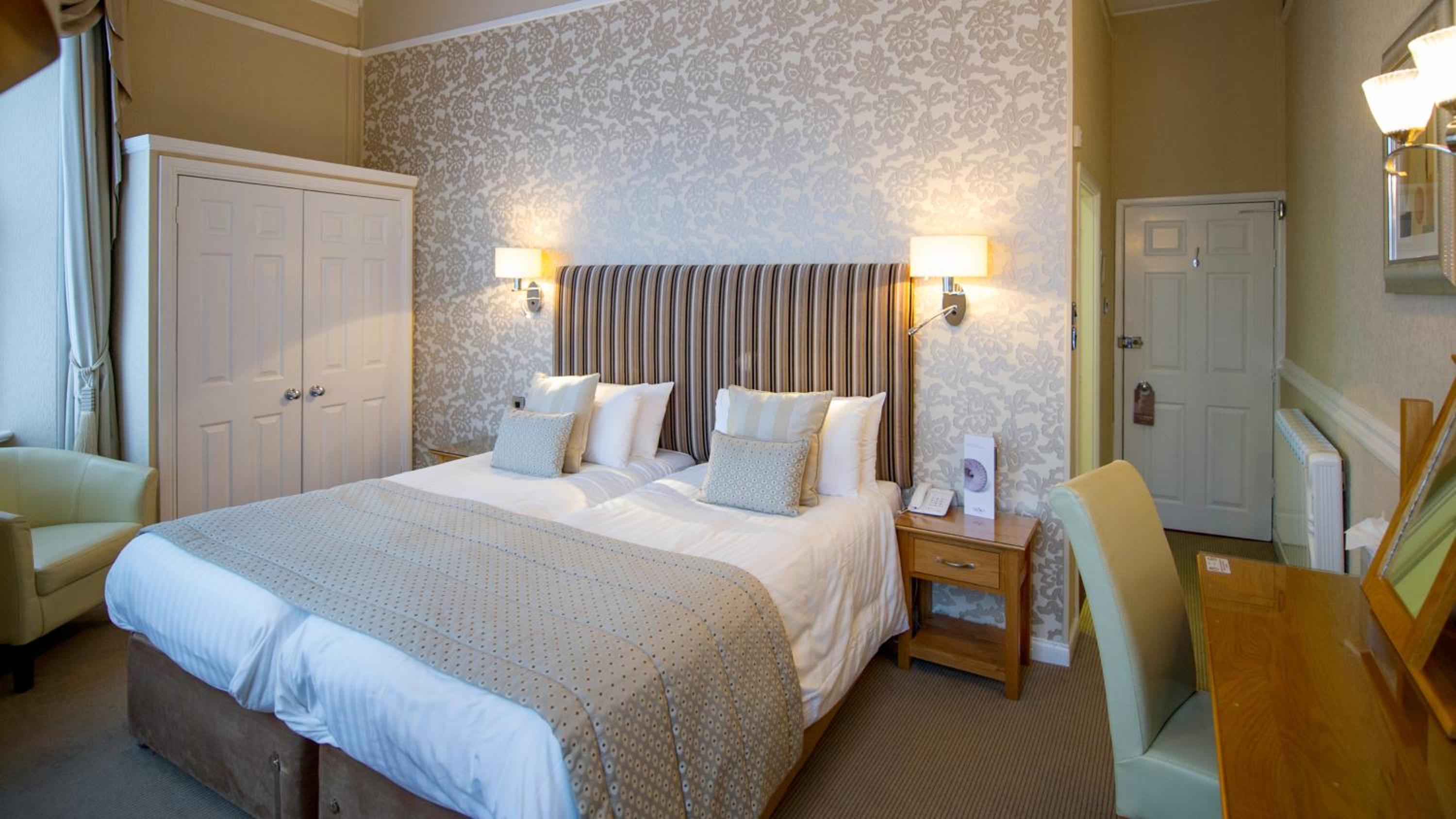 Bideford Vacations - The Royal Hotel - Property Image 5