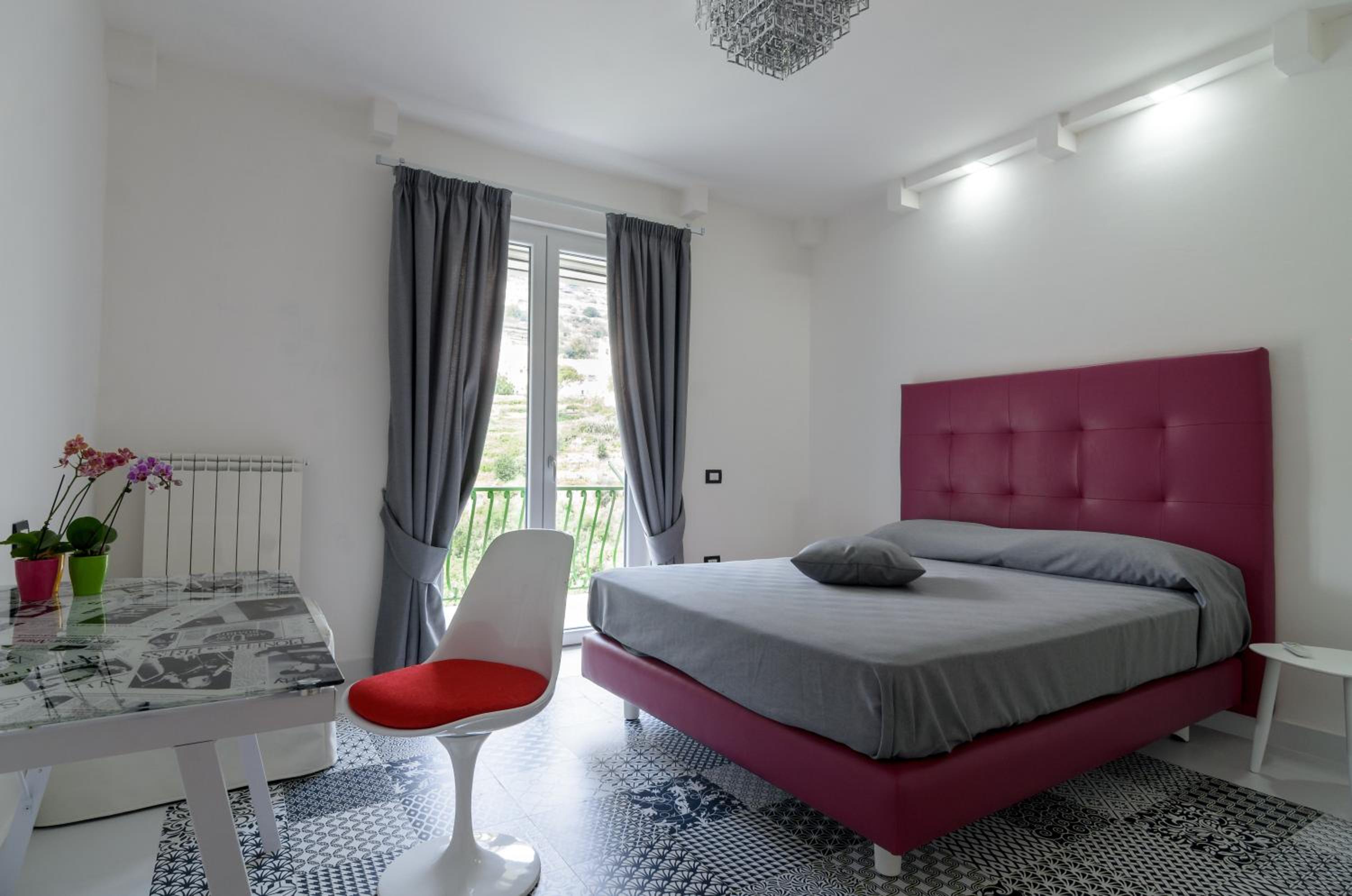 Rosa e Valentino en Ravello — hotel room