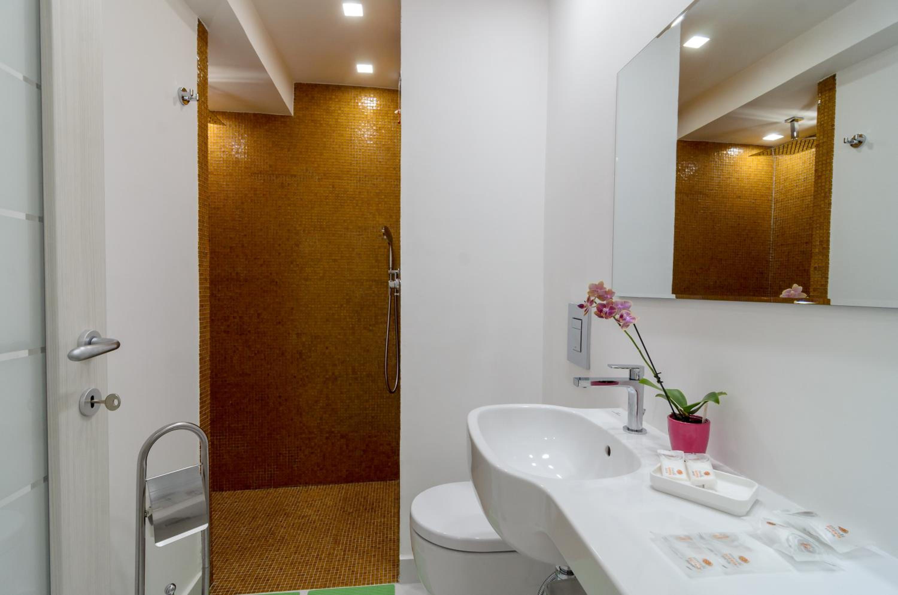 Rosa e Valentino en Ravello — bathroom