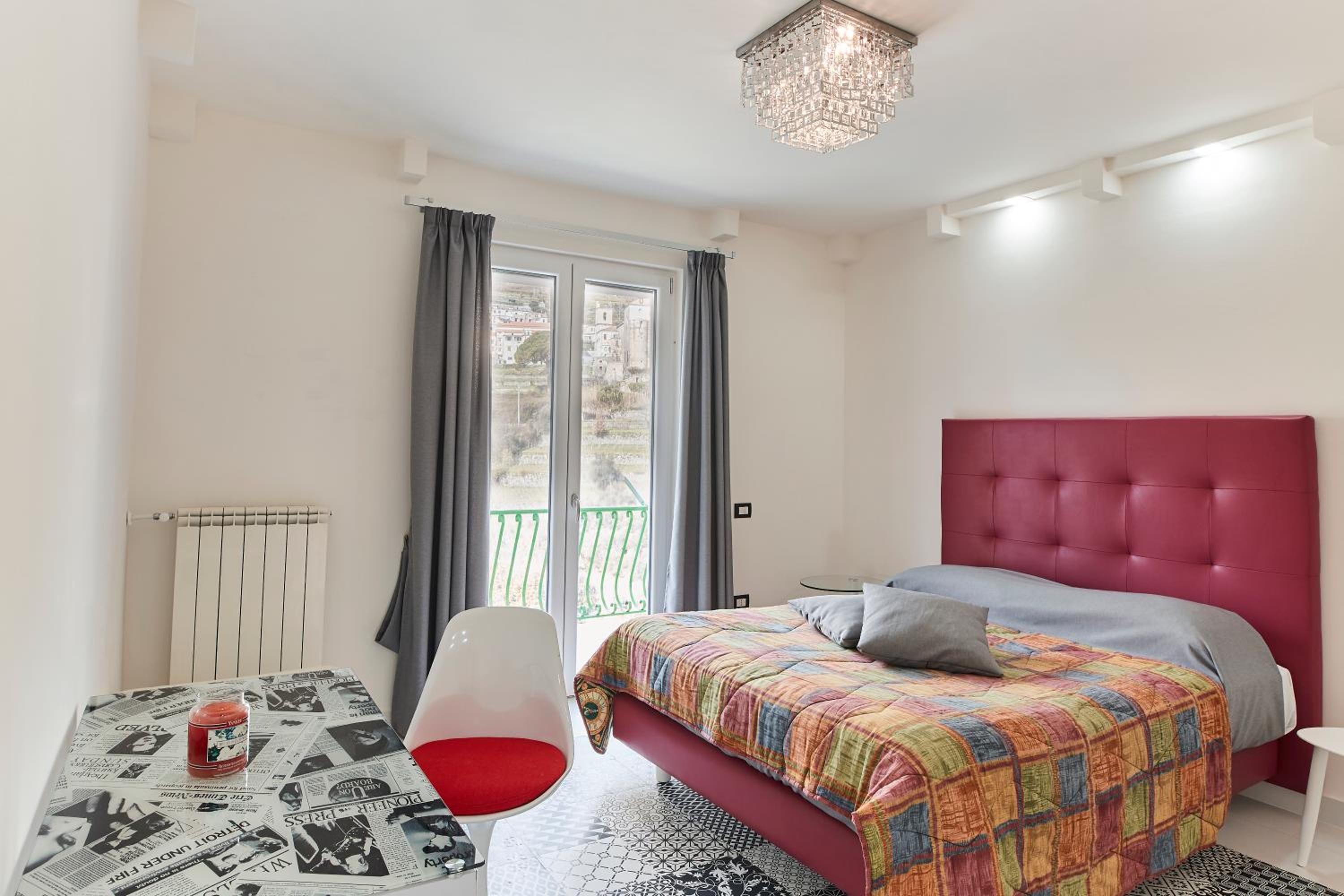 Rosa e Valentino en Ravello — hotel room
