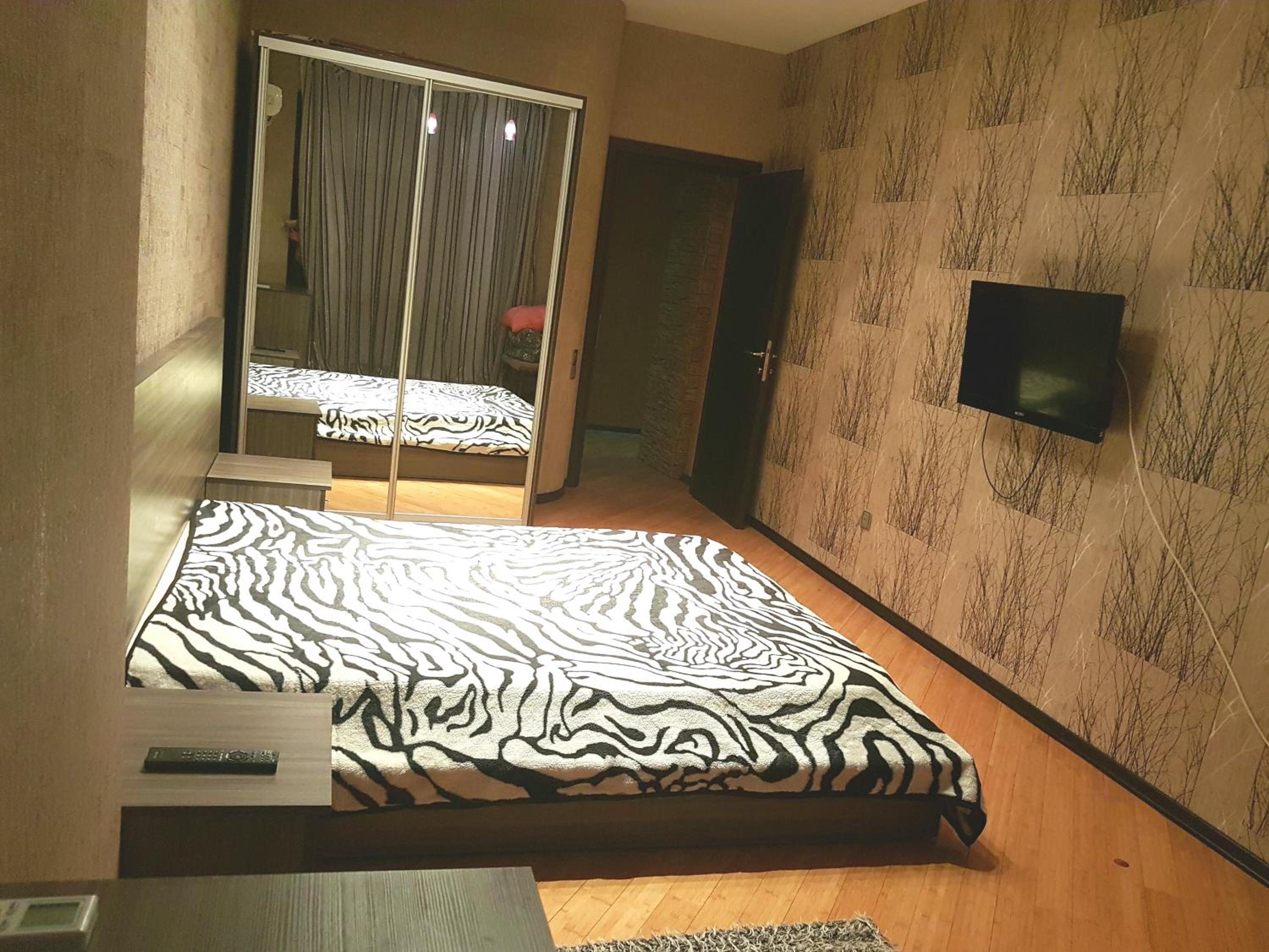 Apartment on MirQasimov st.29 view 2