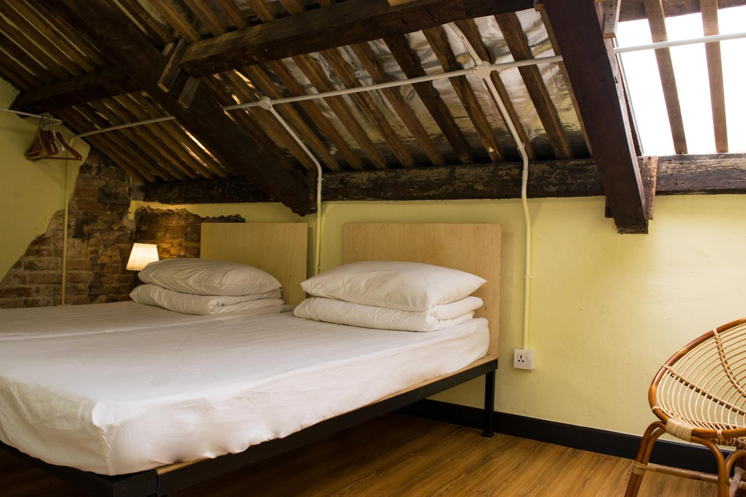 Chinatown Hostel by Mingle - Rooftop Private Jacuzzi with Bar