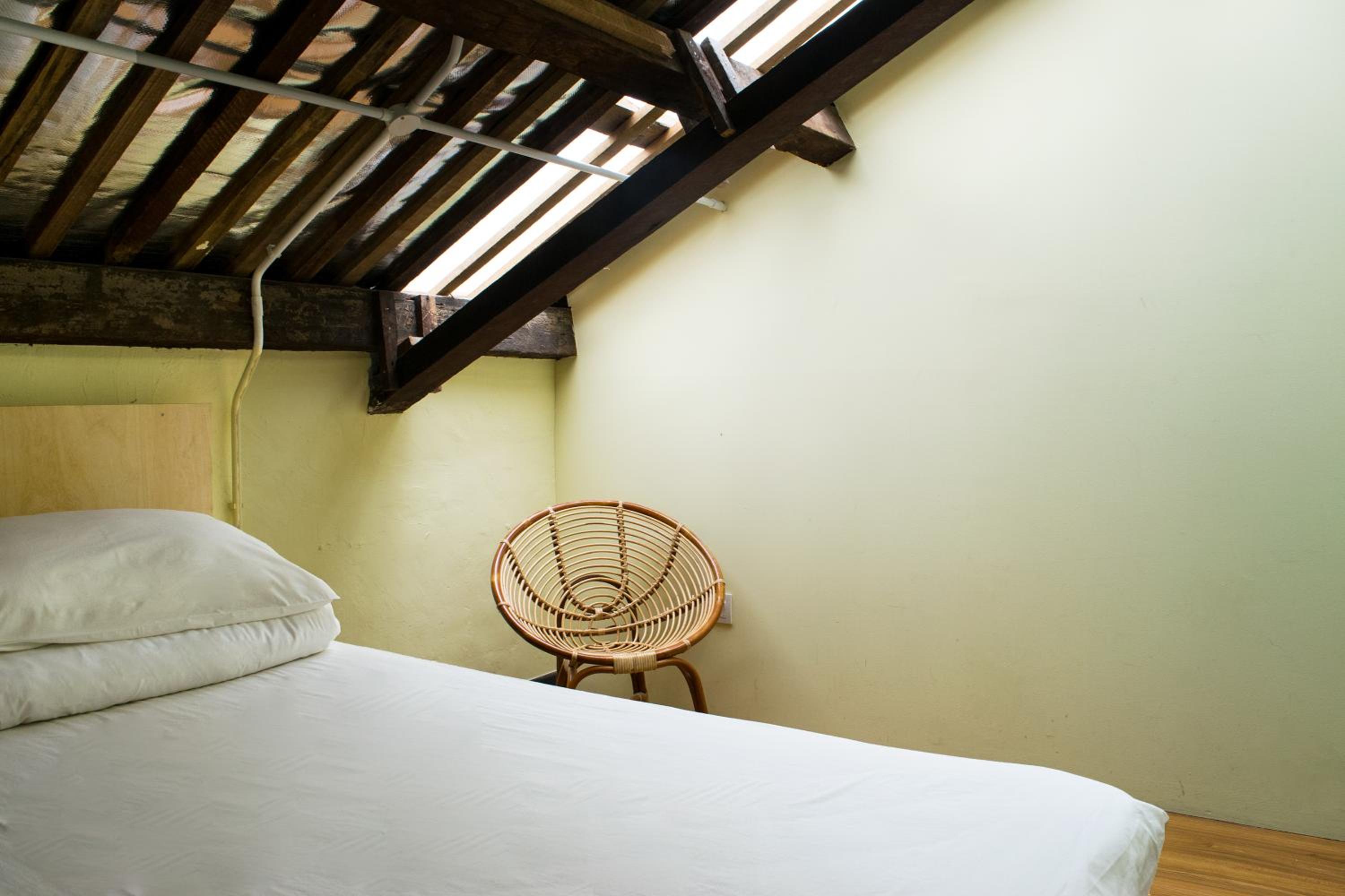Chinatown Hostel by Mingle - Rooftop Private Jacuzzi with Bar