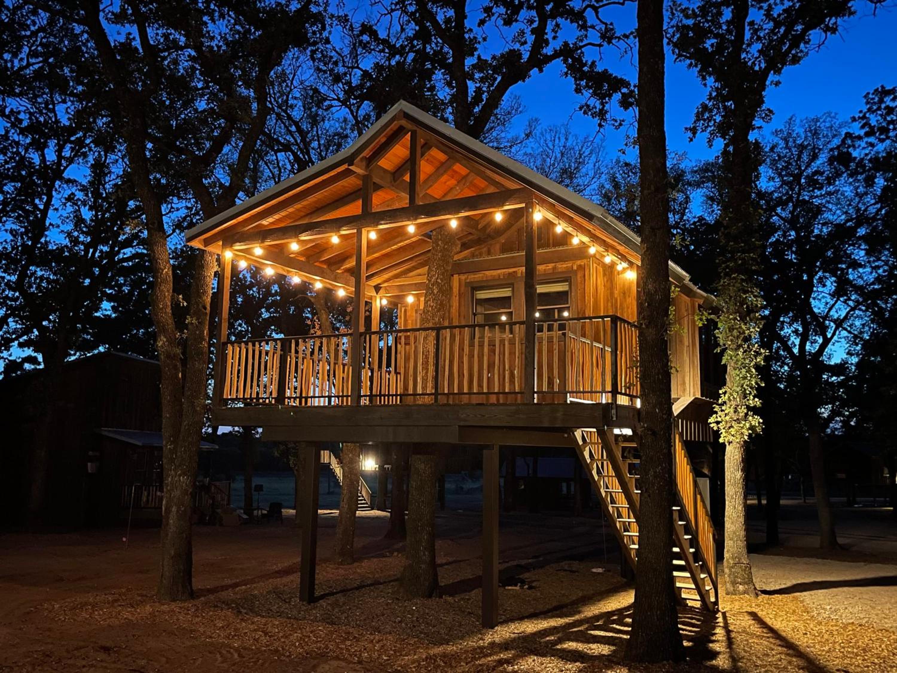The Chickadee Treehouse 15MIN to Magnolia Baylor
