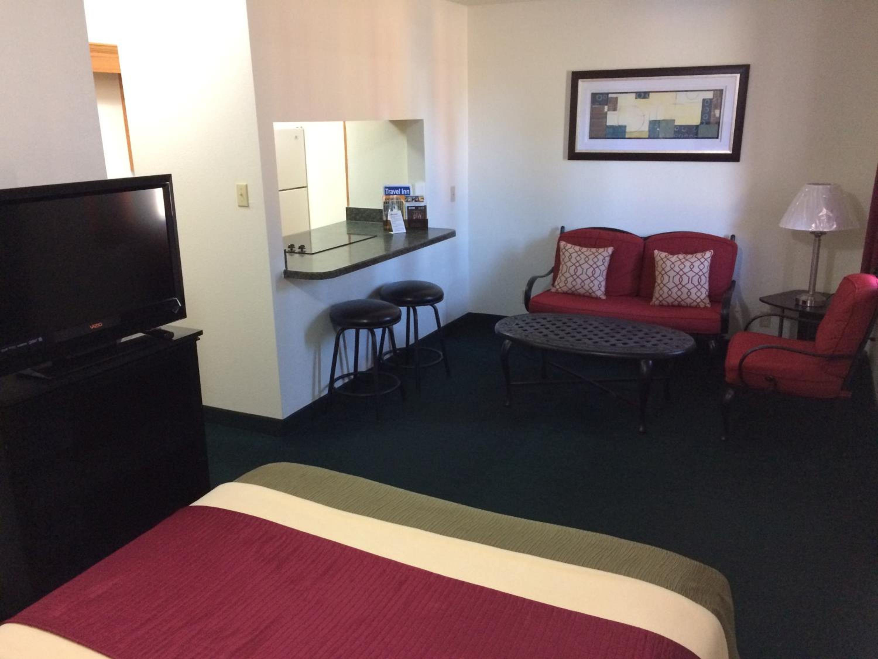 Travel Inn & Suites