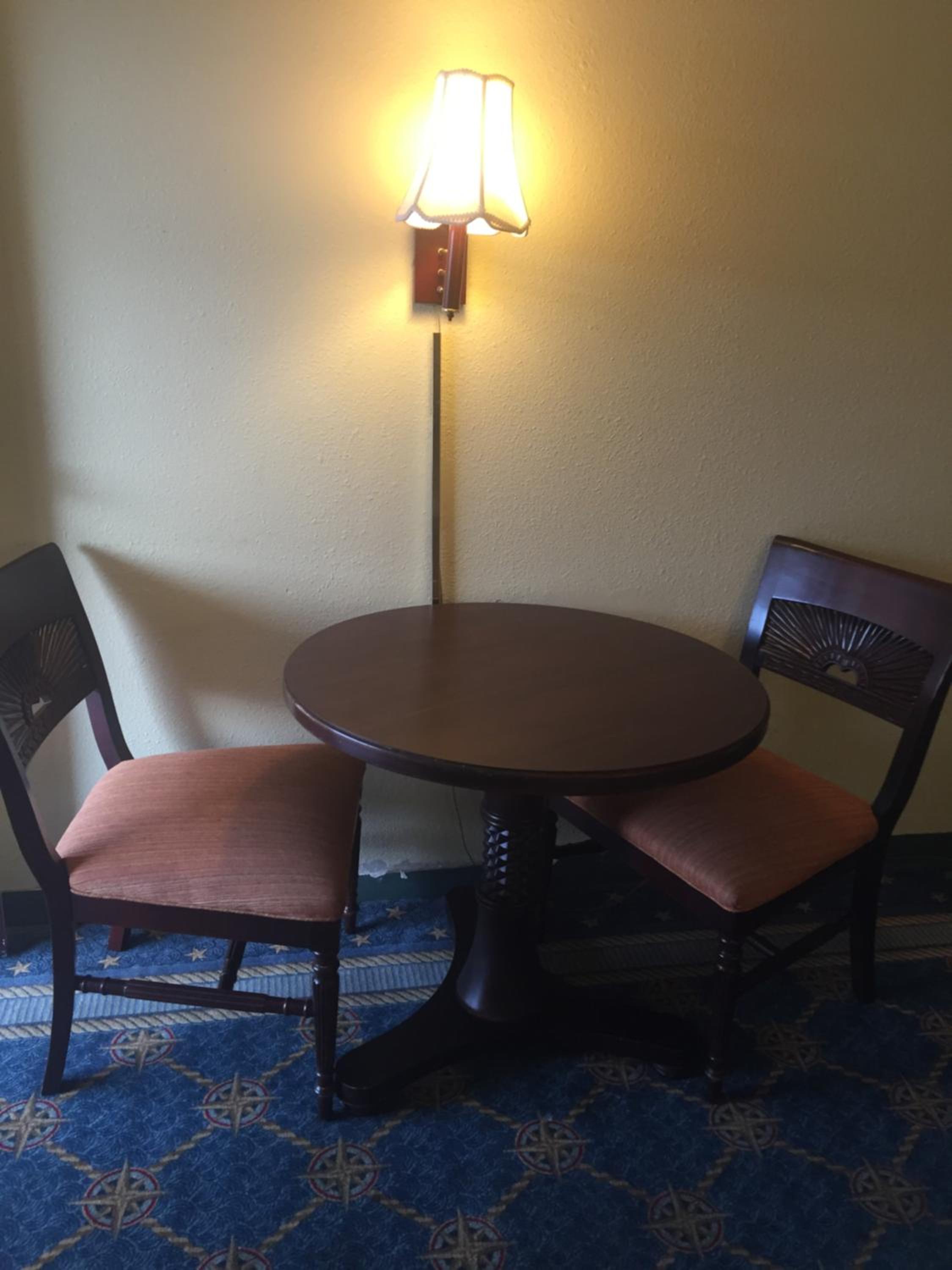 Maple Leaf Inn & Suites