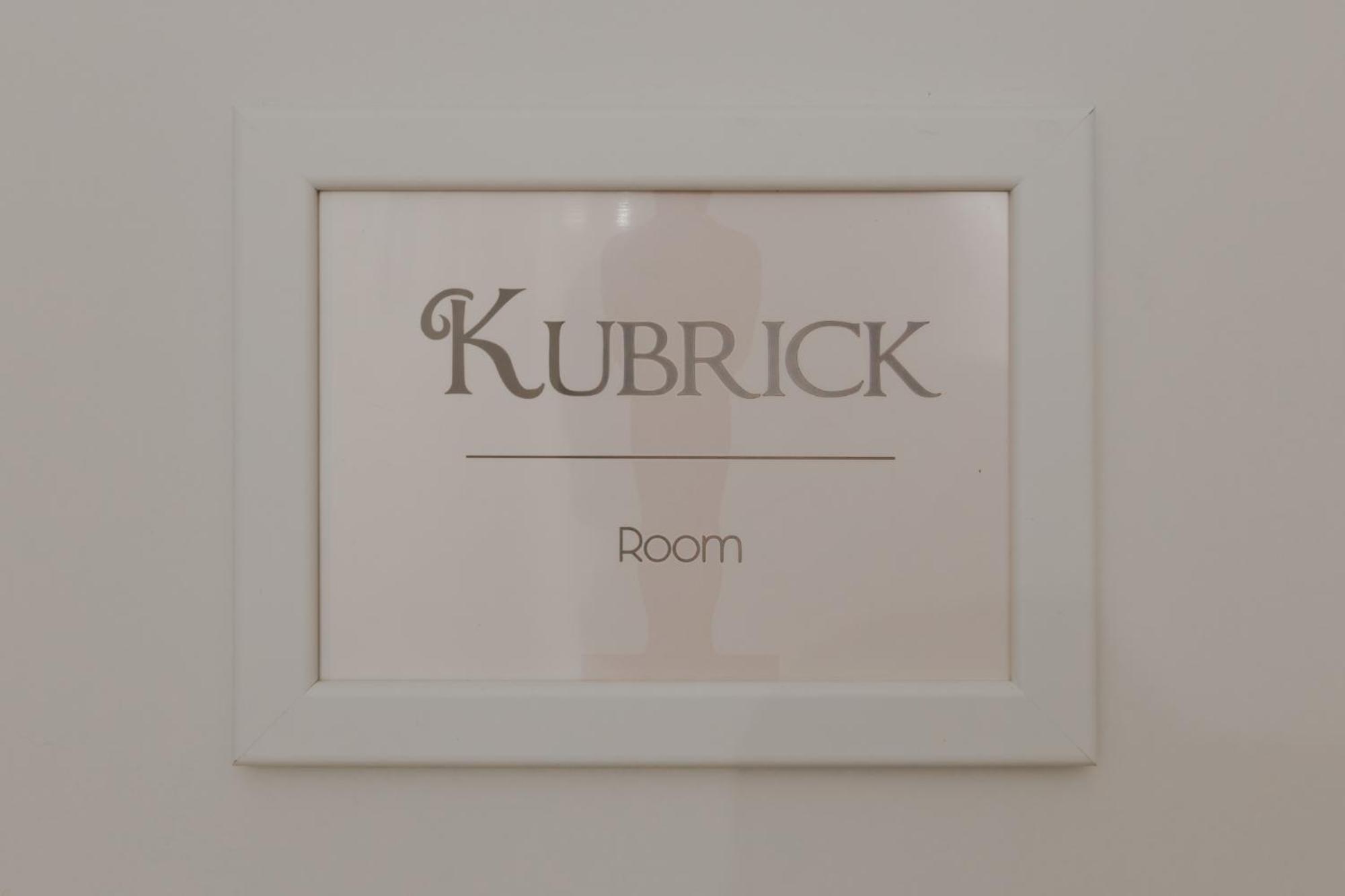 Oscar Rooms