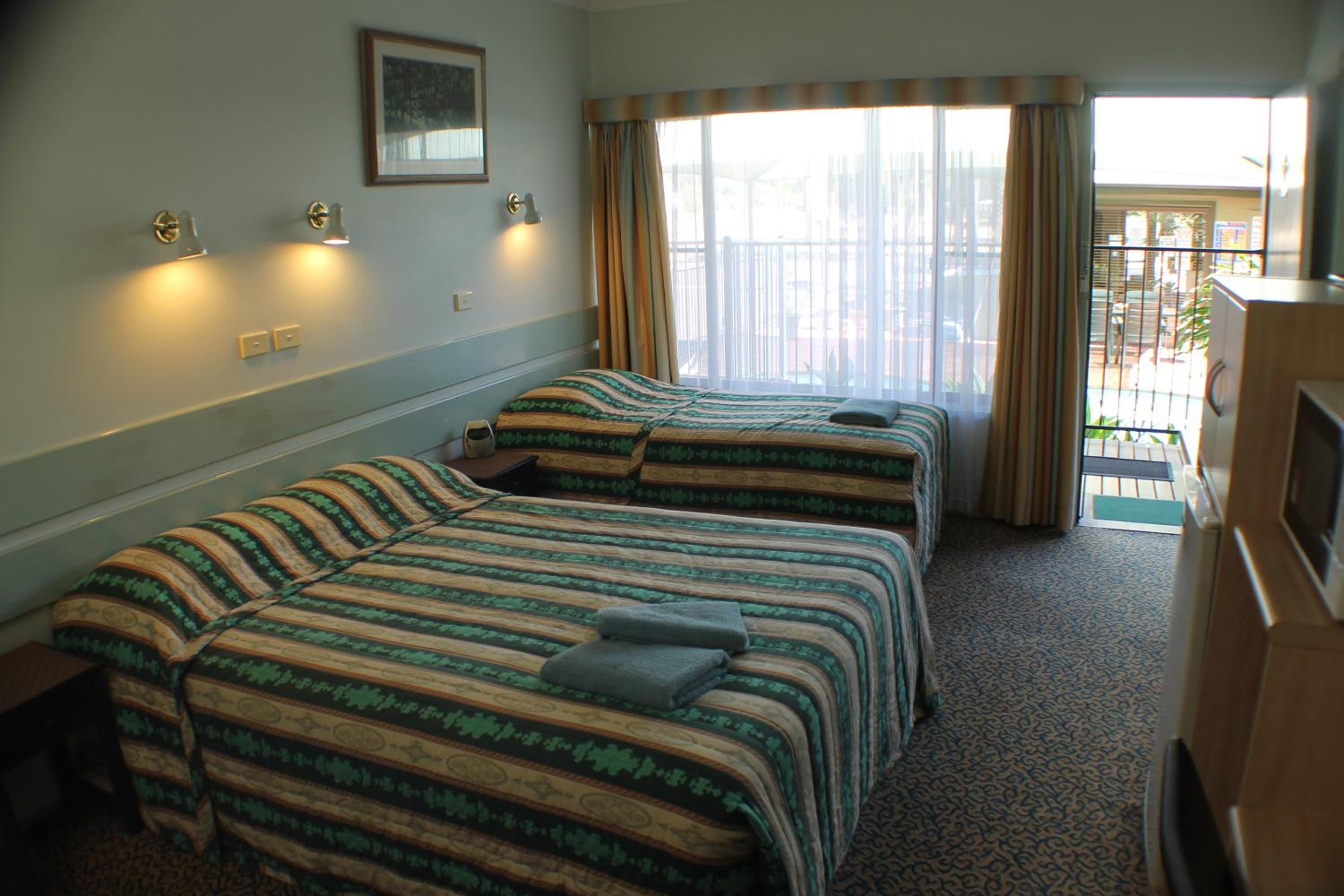 Lake Forbes Motel