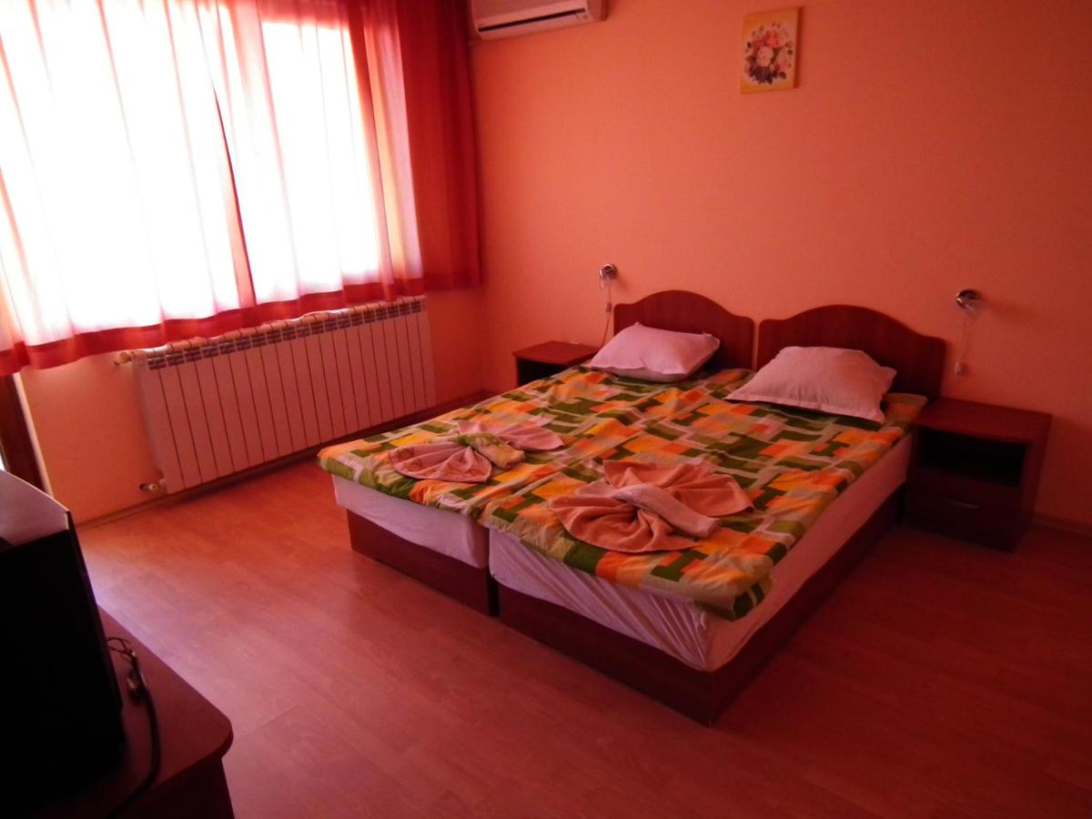 Photo 10
