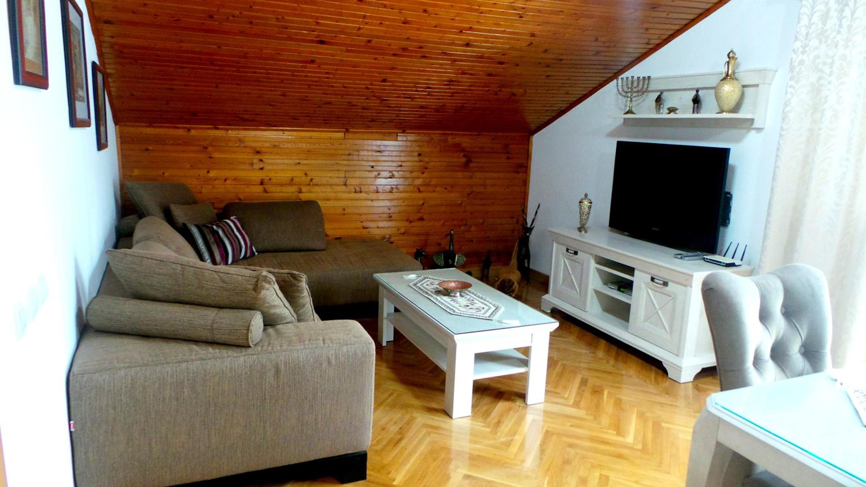El Mar Apartments